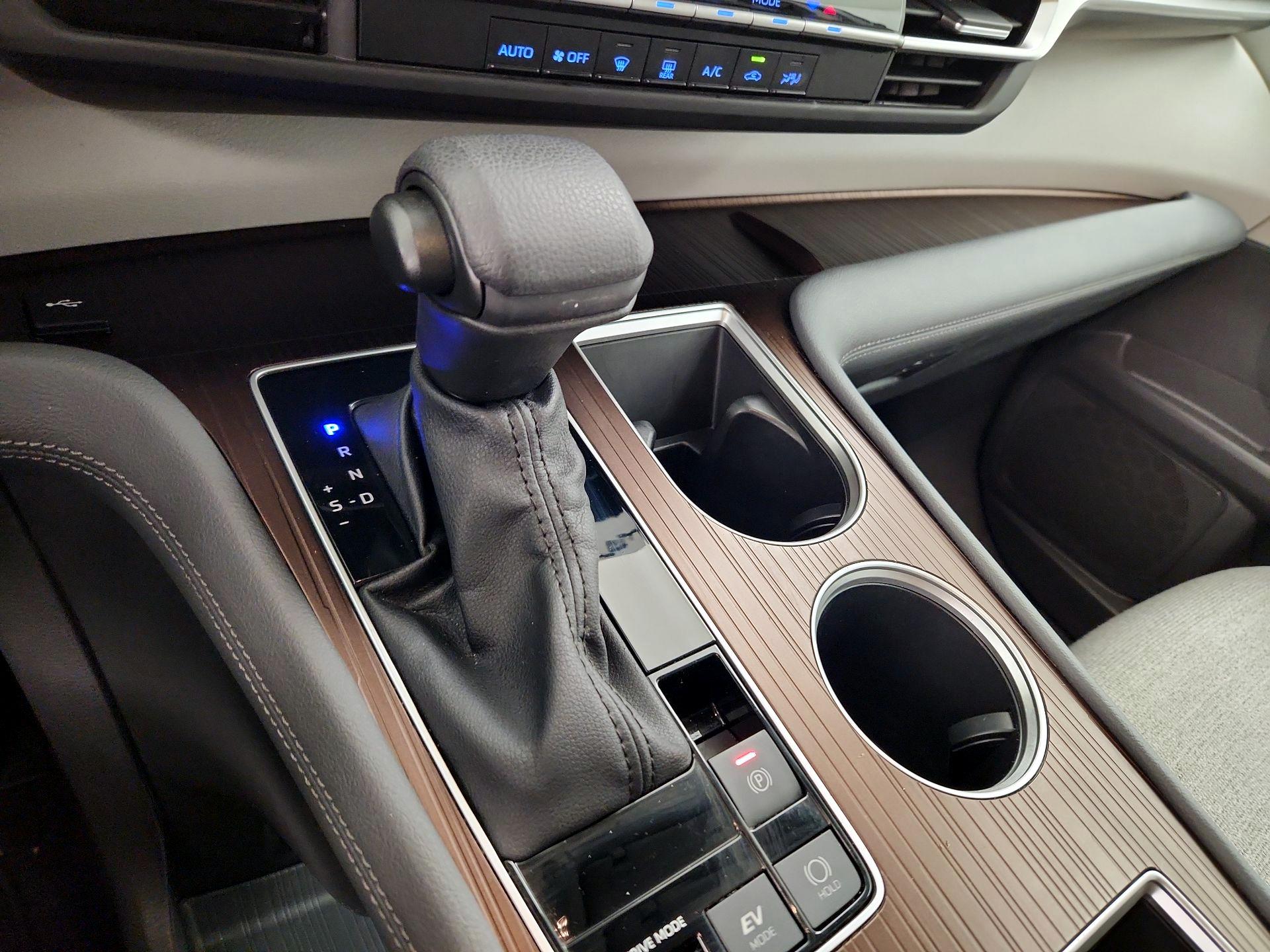 Thumbnail: 2024 Toyota Sienna - 17