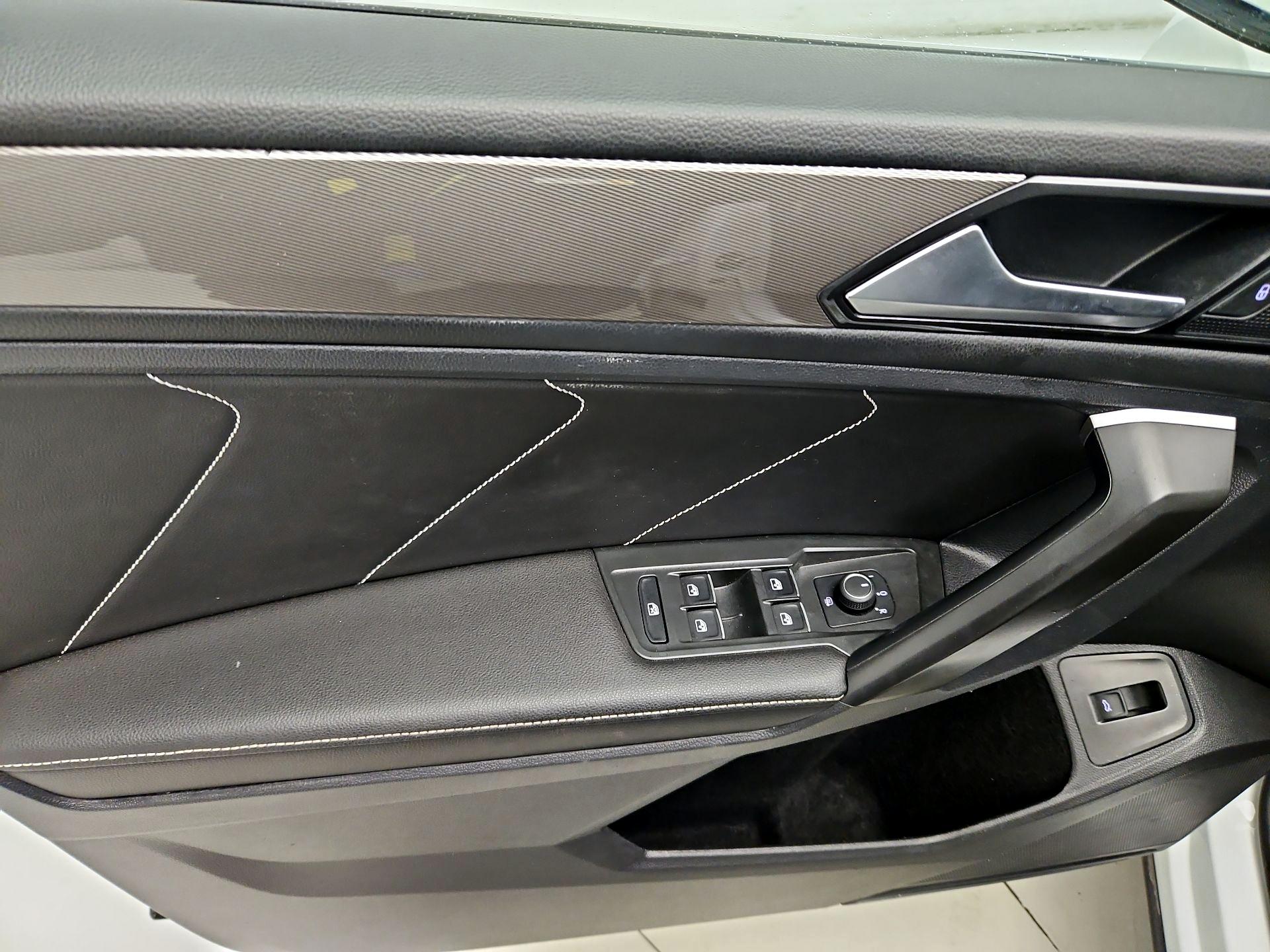 Thumbnail: 2024 Volkswagen Tiguan - 12