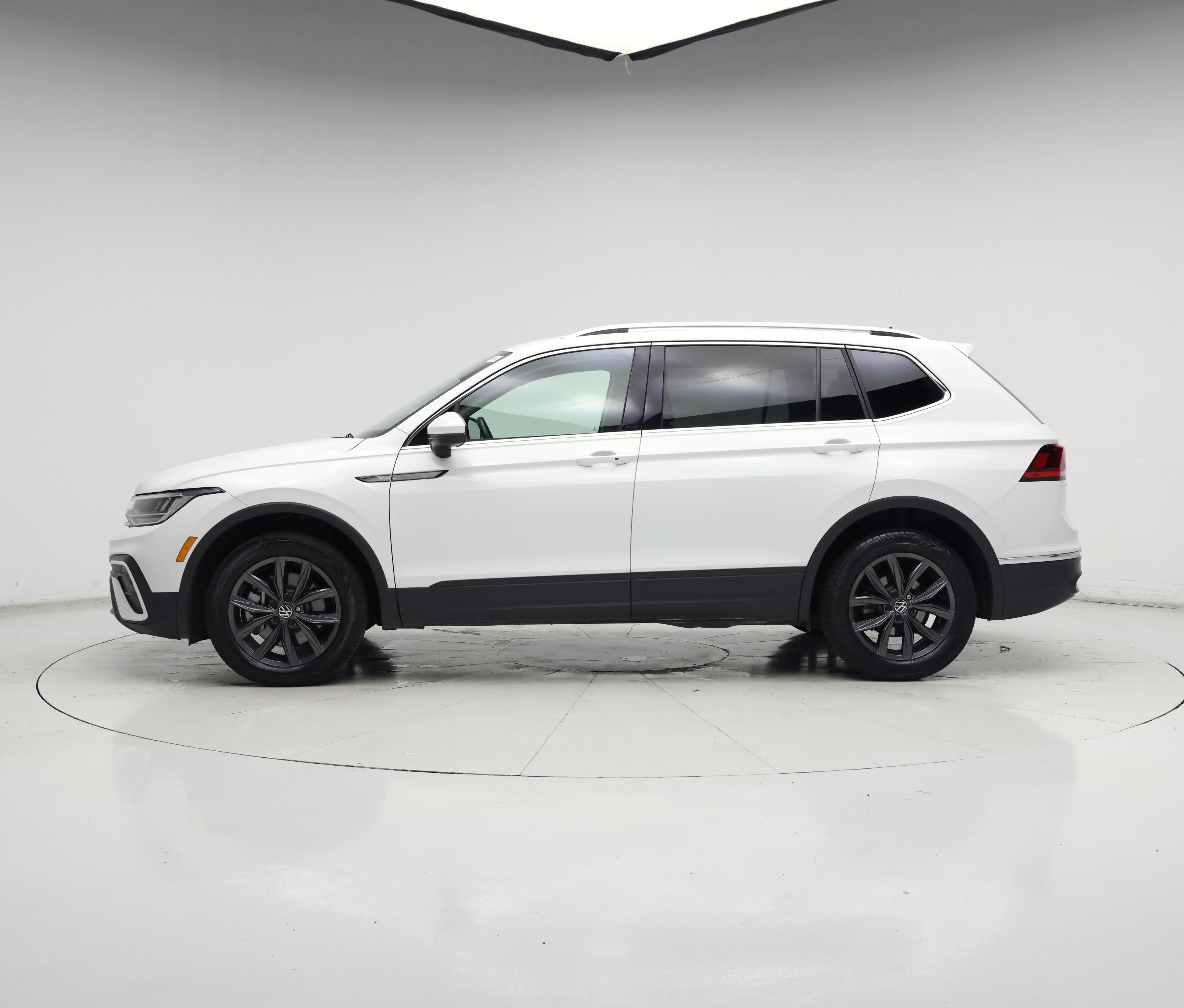 Thumbnail: 2024 Volkswagen Tiguan - 3