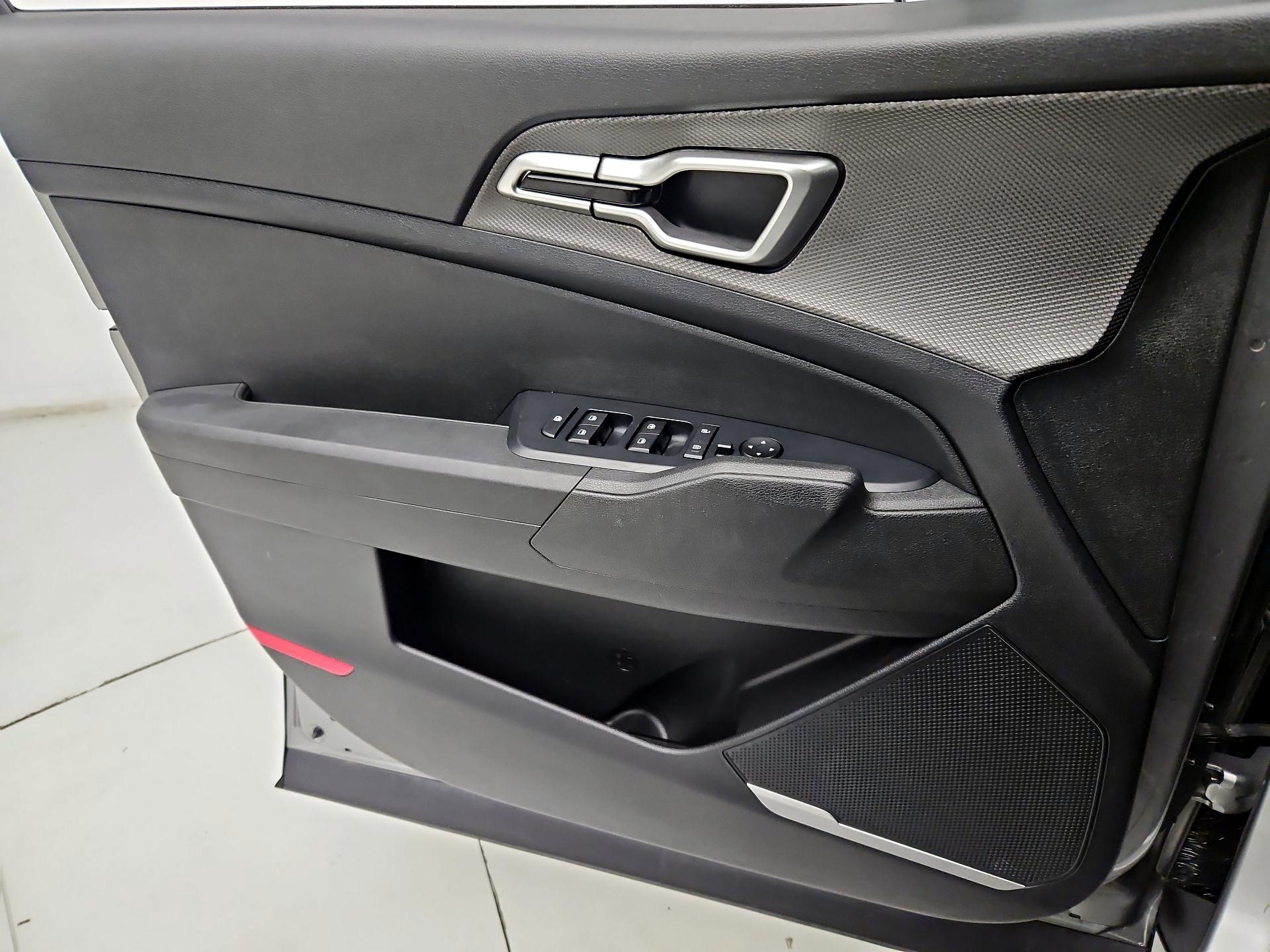 Thumbnail: 2023 Kia Sportage - 12