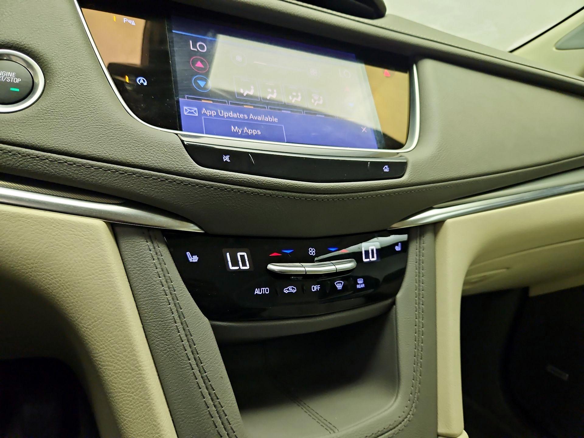 Thumbnail: 2024 Cadillac XT5 - 15