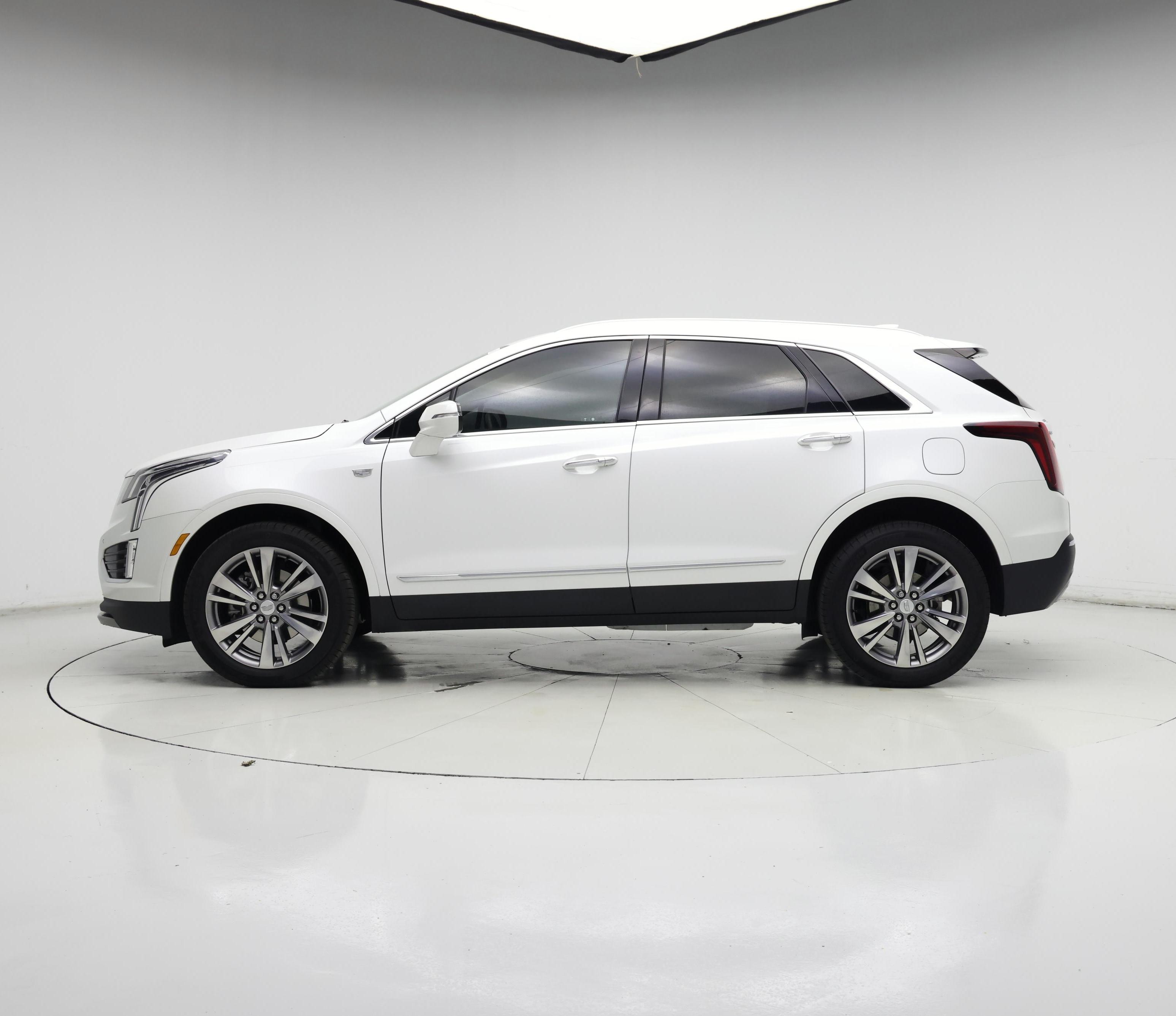 Thumbnail: 2024 Cadillac XT5 - 3