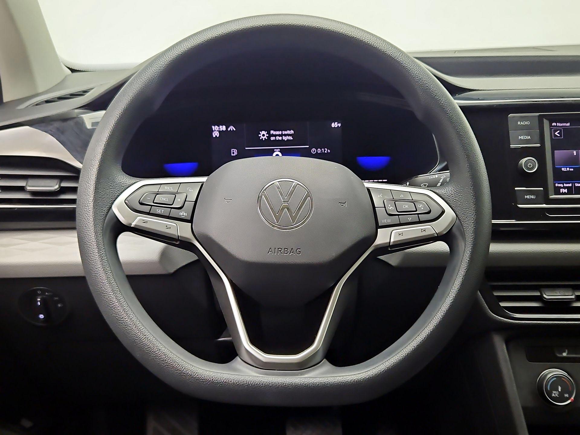 Thumbnail: 2022 Volkswagen Taos - 10