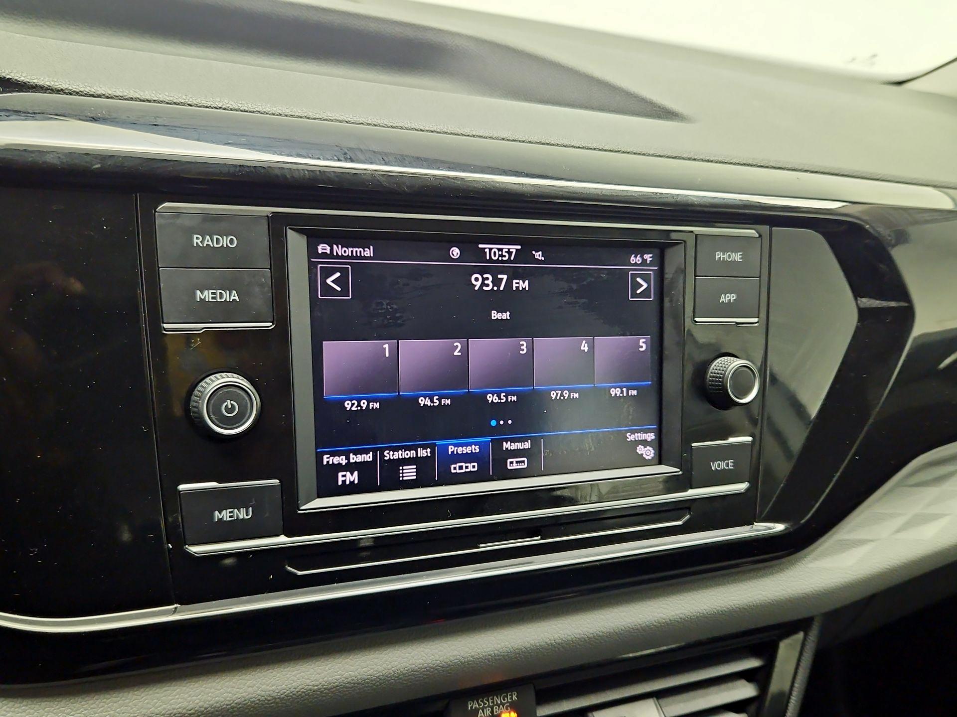 Thumbnail: 2022 Volkswagen Taos - 15