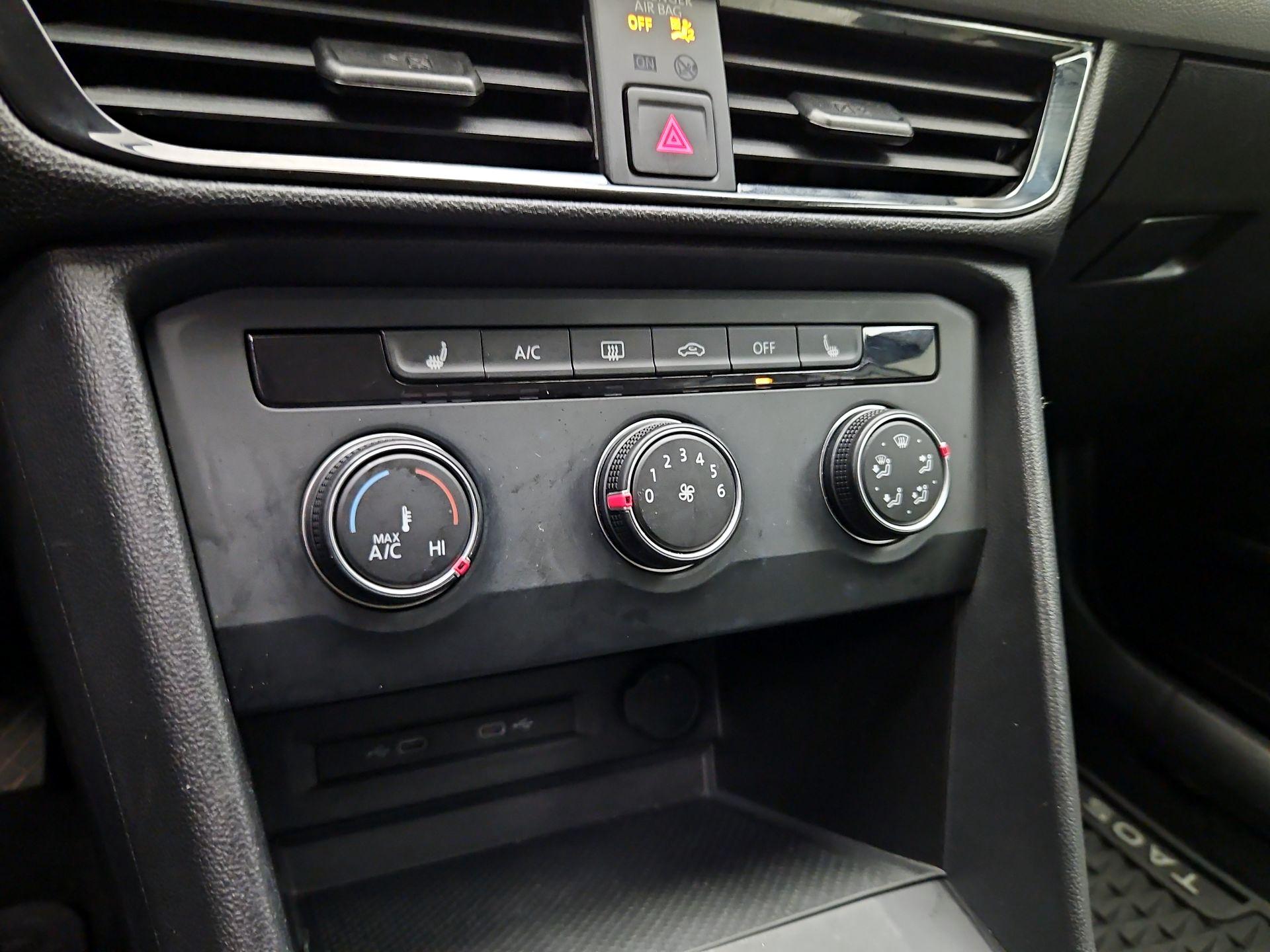 Thumbnail: 2022 Volkswagen Taos - 16