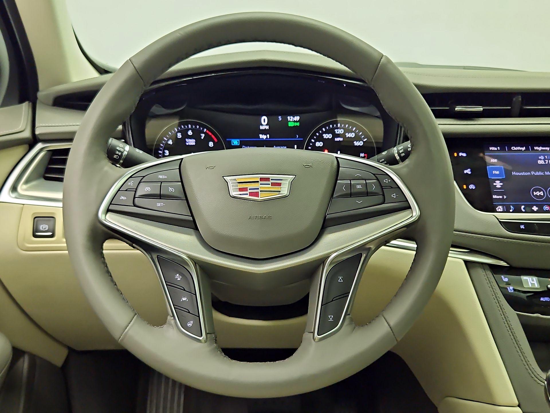 Thumbnail: 2022 Cadillac XT5 - 10