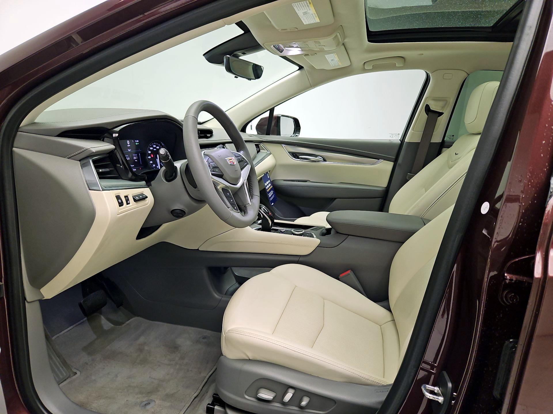 Thumbnail: 2022 Cadillac XT5 - 11