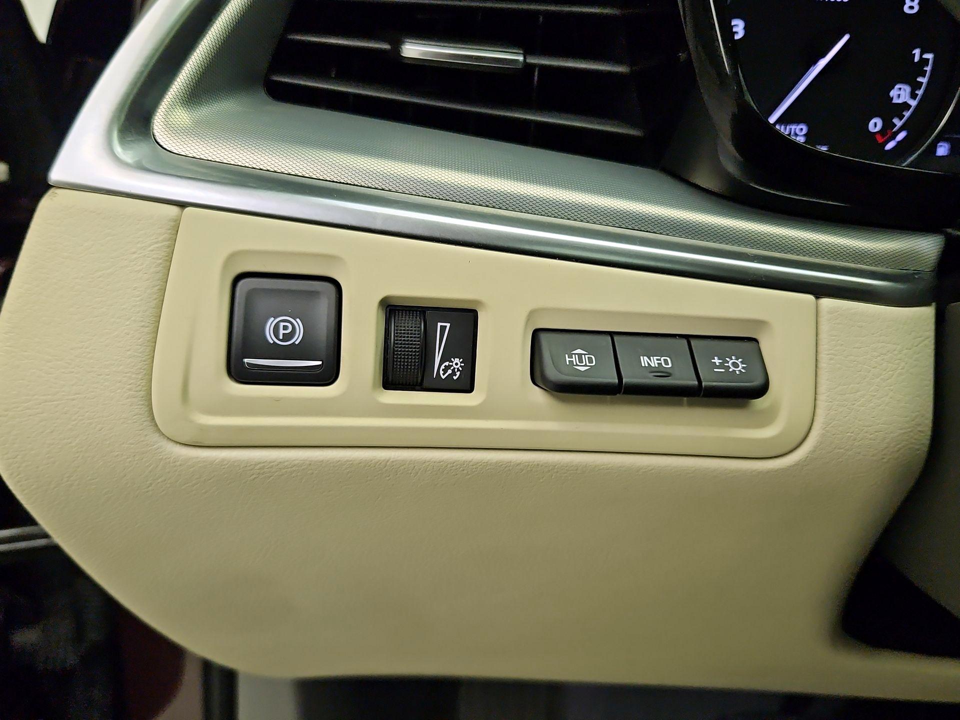 Thumbnail: 2022 Cadillac XT5 - 13