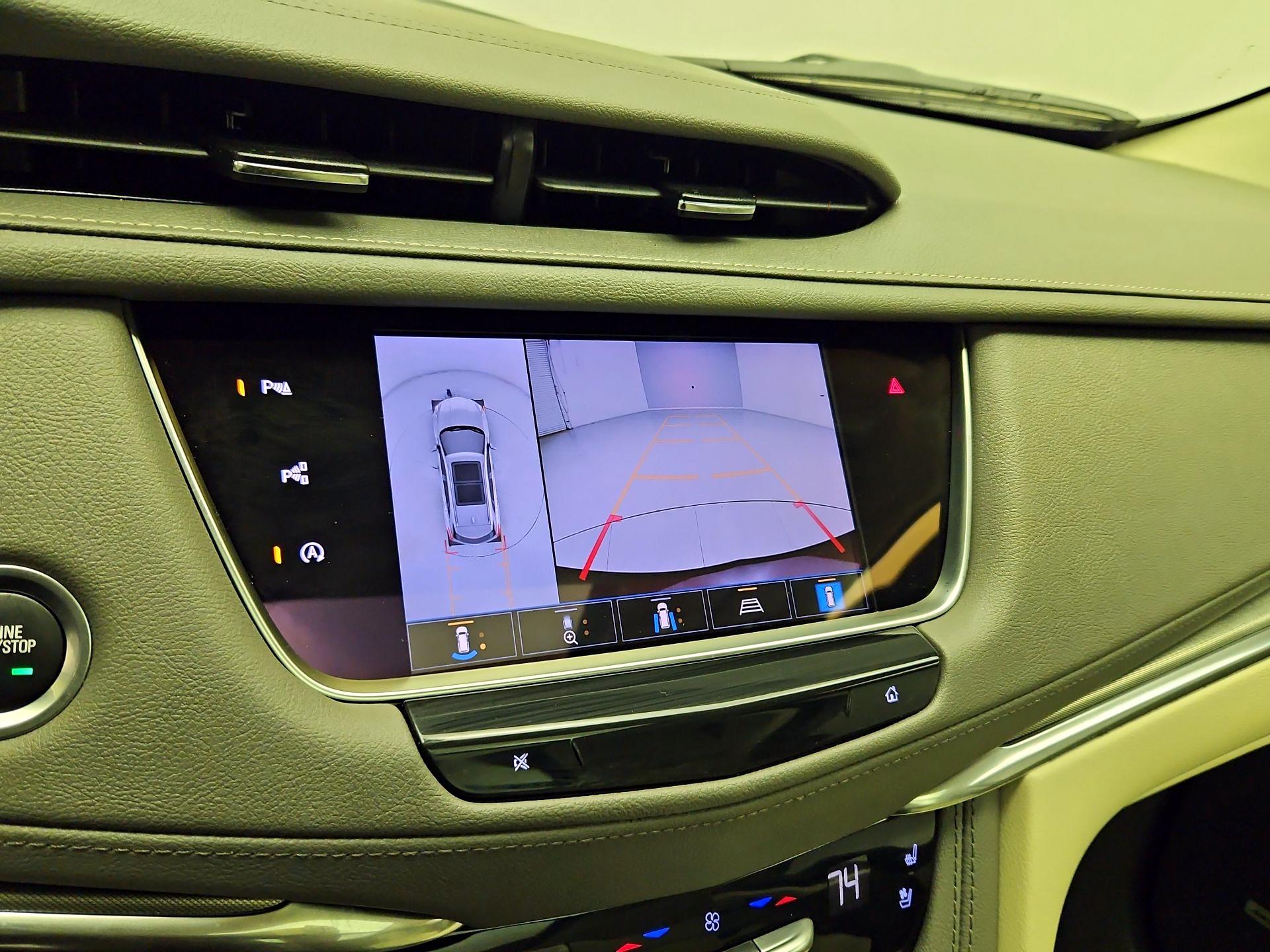 Thumbnail: 2022 Cadillac XT5 - 14