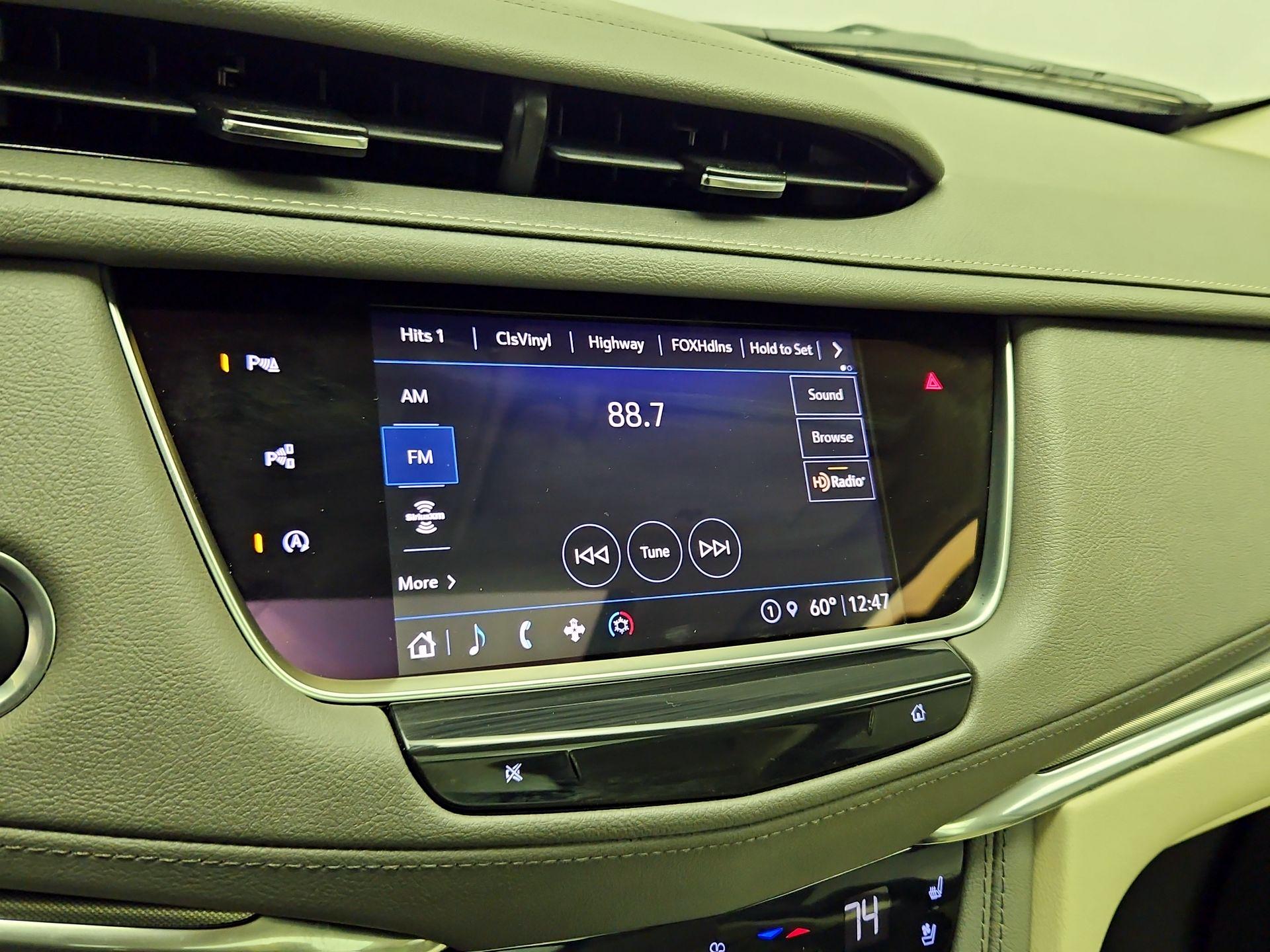 Thumbnail: 2022 Cadillac XT5 - 15