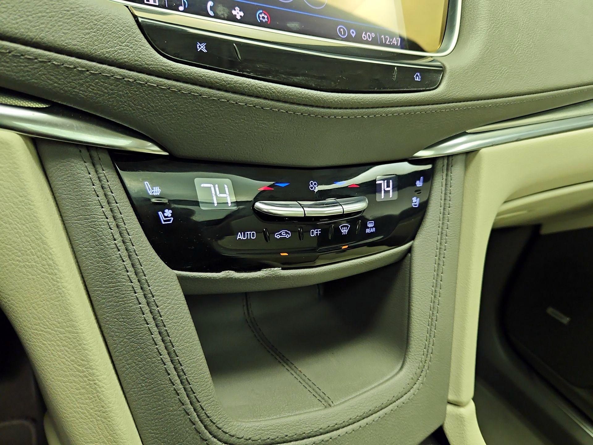 Thumbnail: 2022 Cadillac XT5 - 16