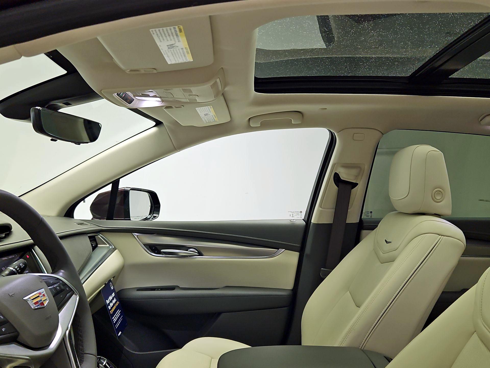 Thumbnail: 2022 Cadillac XT5 - 18