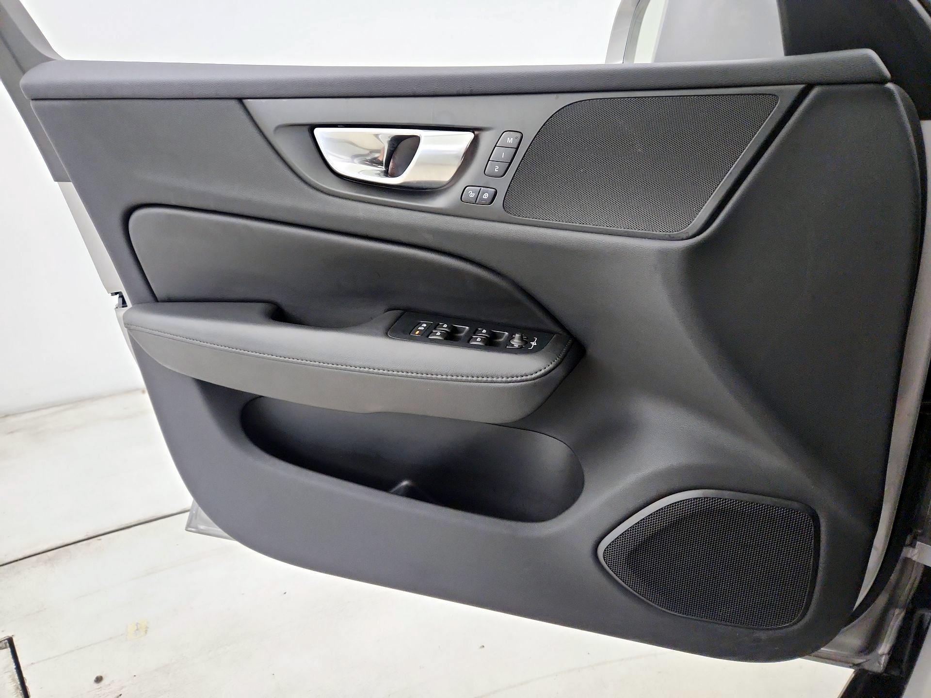 Thumbnail: 2025 Volvo S60 - 12