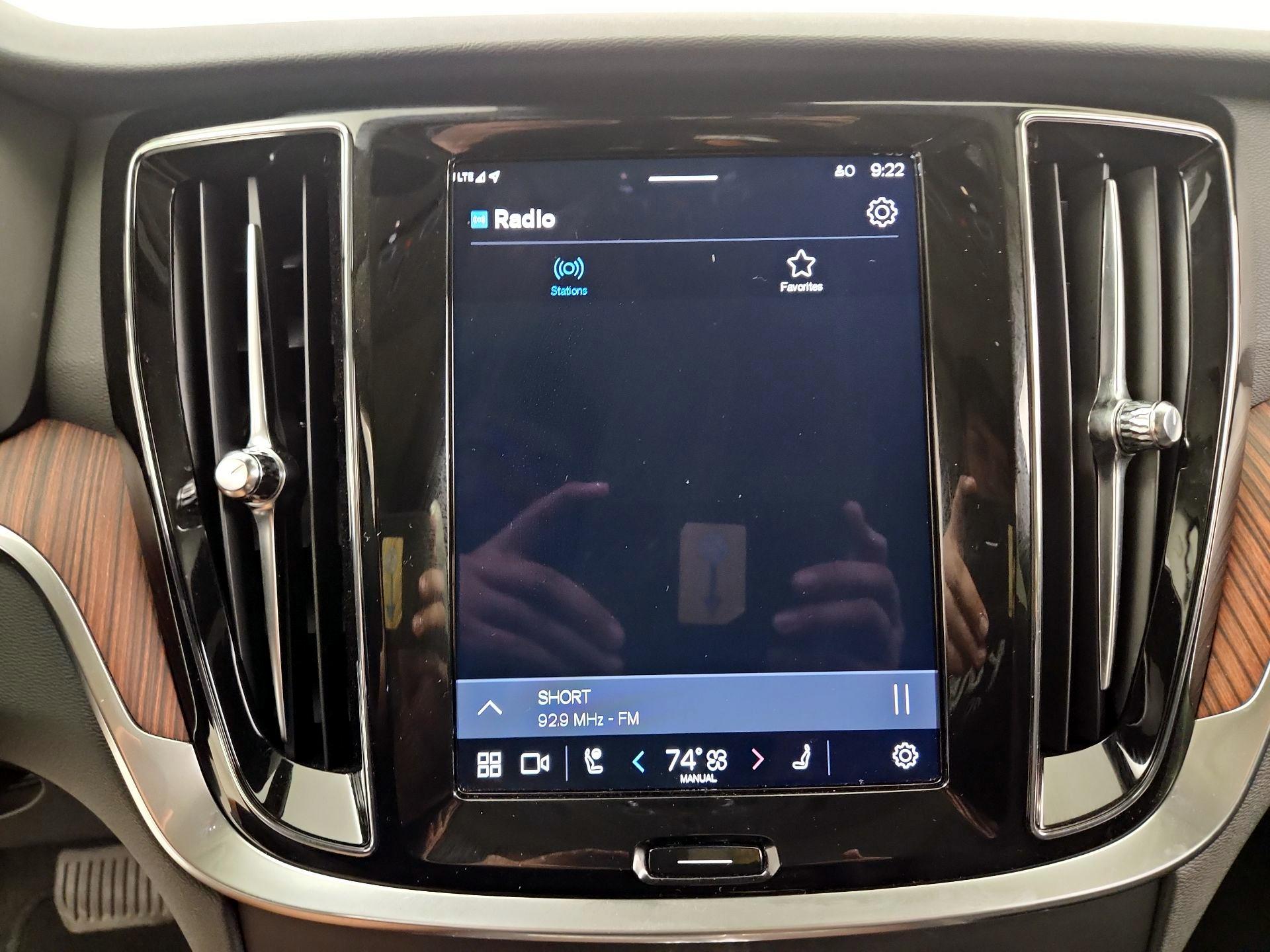 Thumbnail: 2025 Volvo S60 - 13