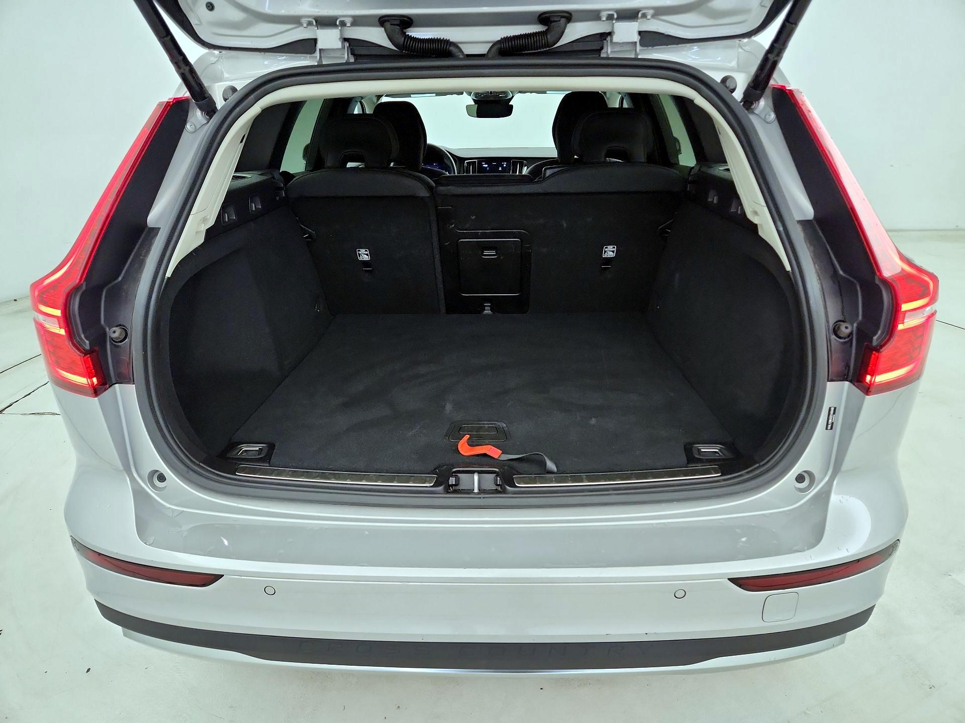 Thumbnail: 2025 Volvo S60 - 16