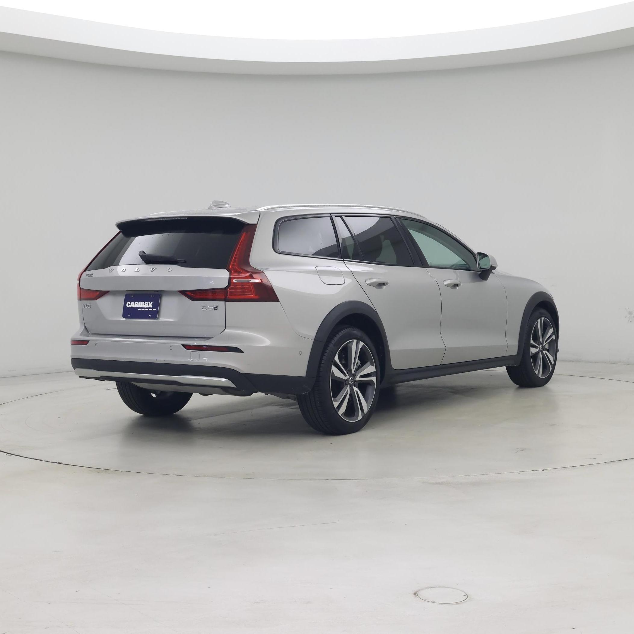 Thumbnail: 2025 Volvo S60 - 8