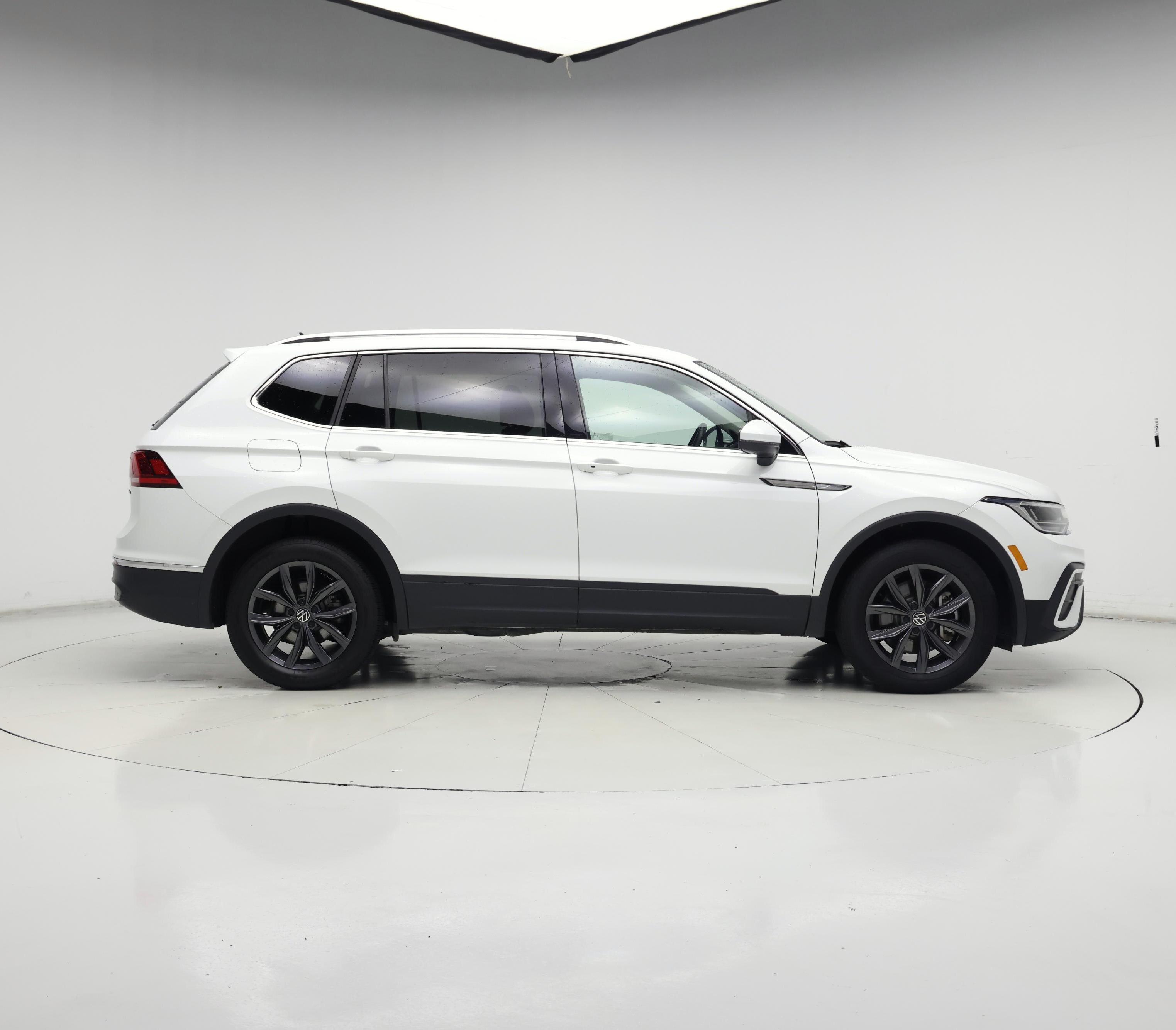 Thumbnail: 2024 Volkswagen Tiguan - 7