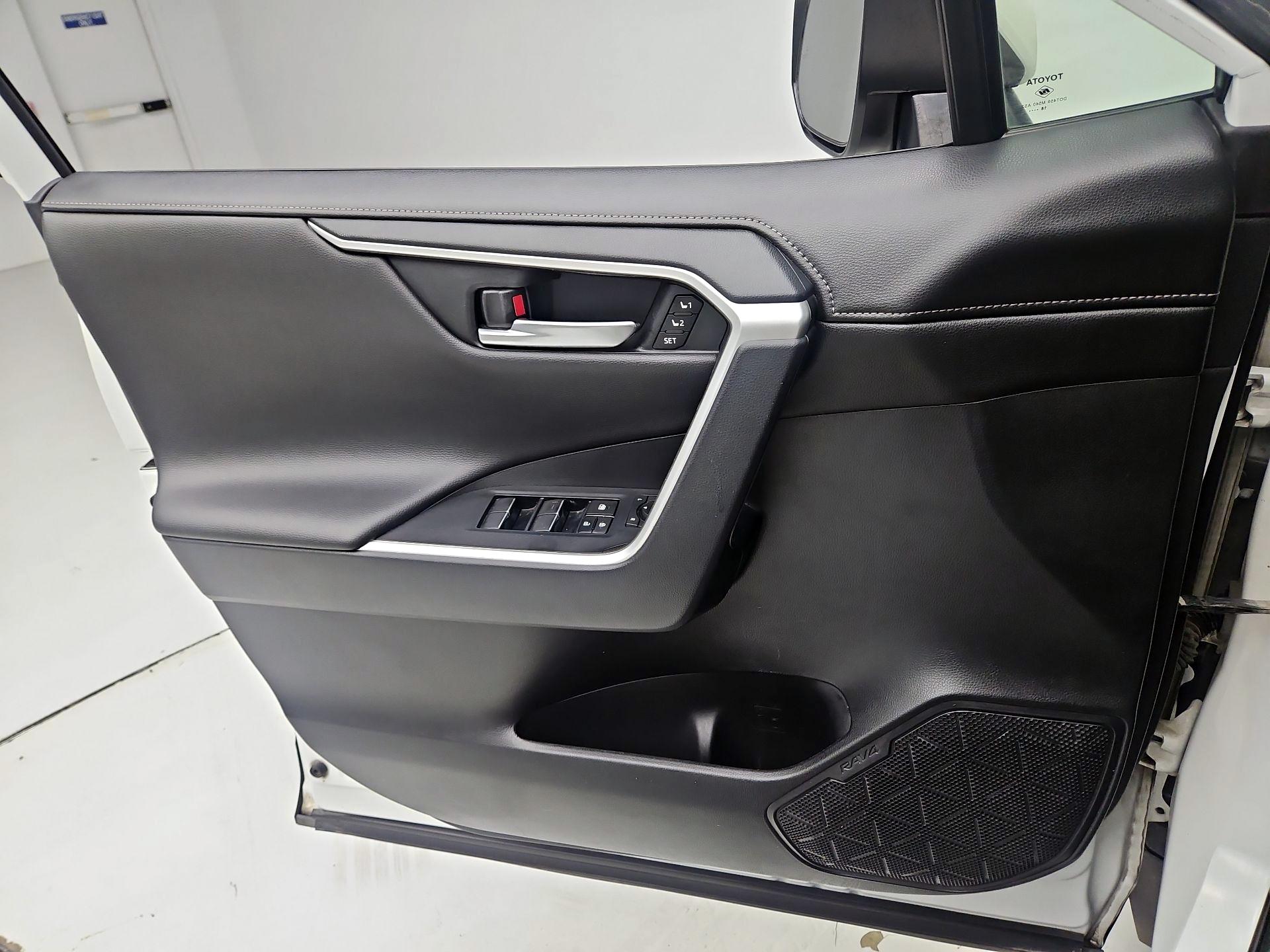 Thumbnail: 2019 Toyota RAV4 - 12