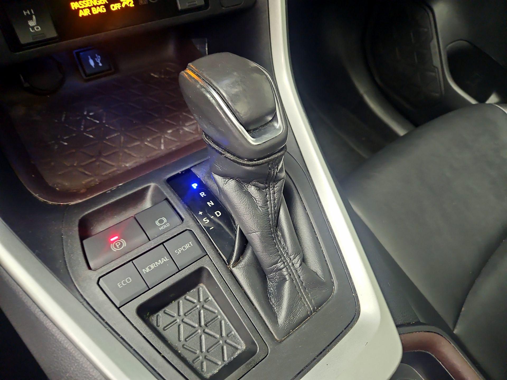 Thumbnail: 2019 Toyota RAV4 - 18