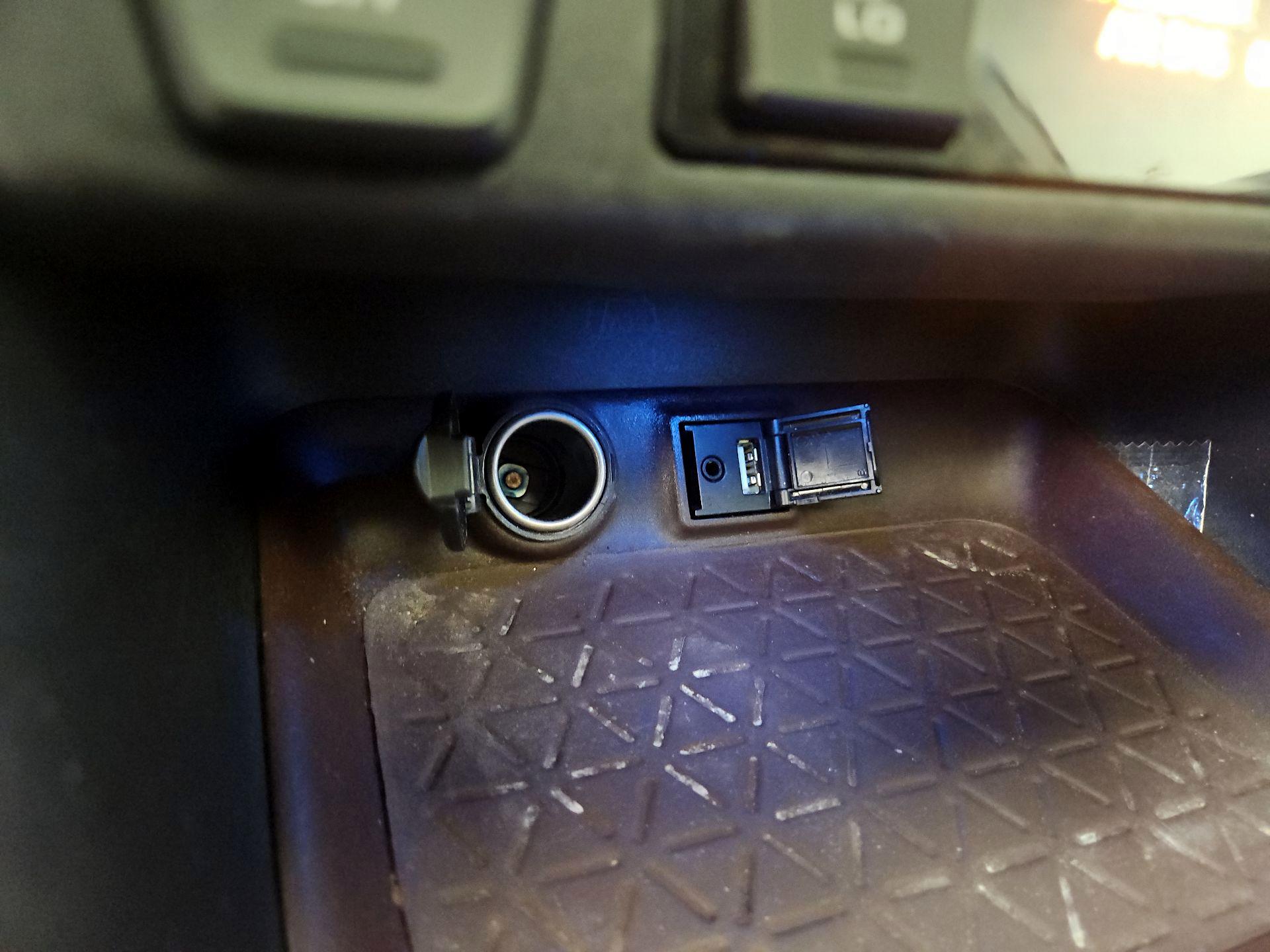 Thumbnail: 2019 Toyota RAV4 - 19