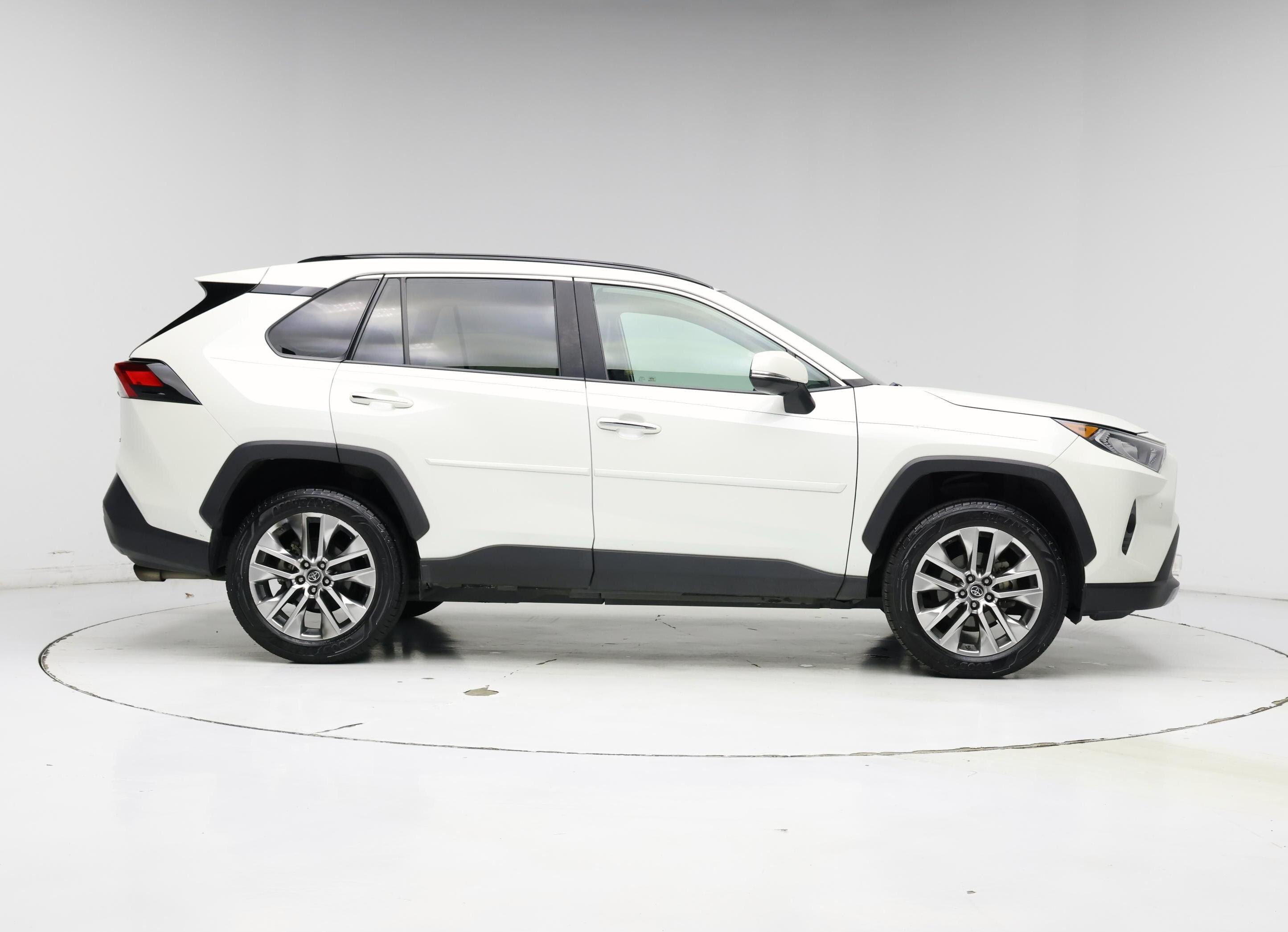 Thumbnail: 2019 Toyota RAV4 - 7