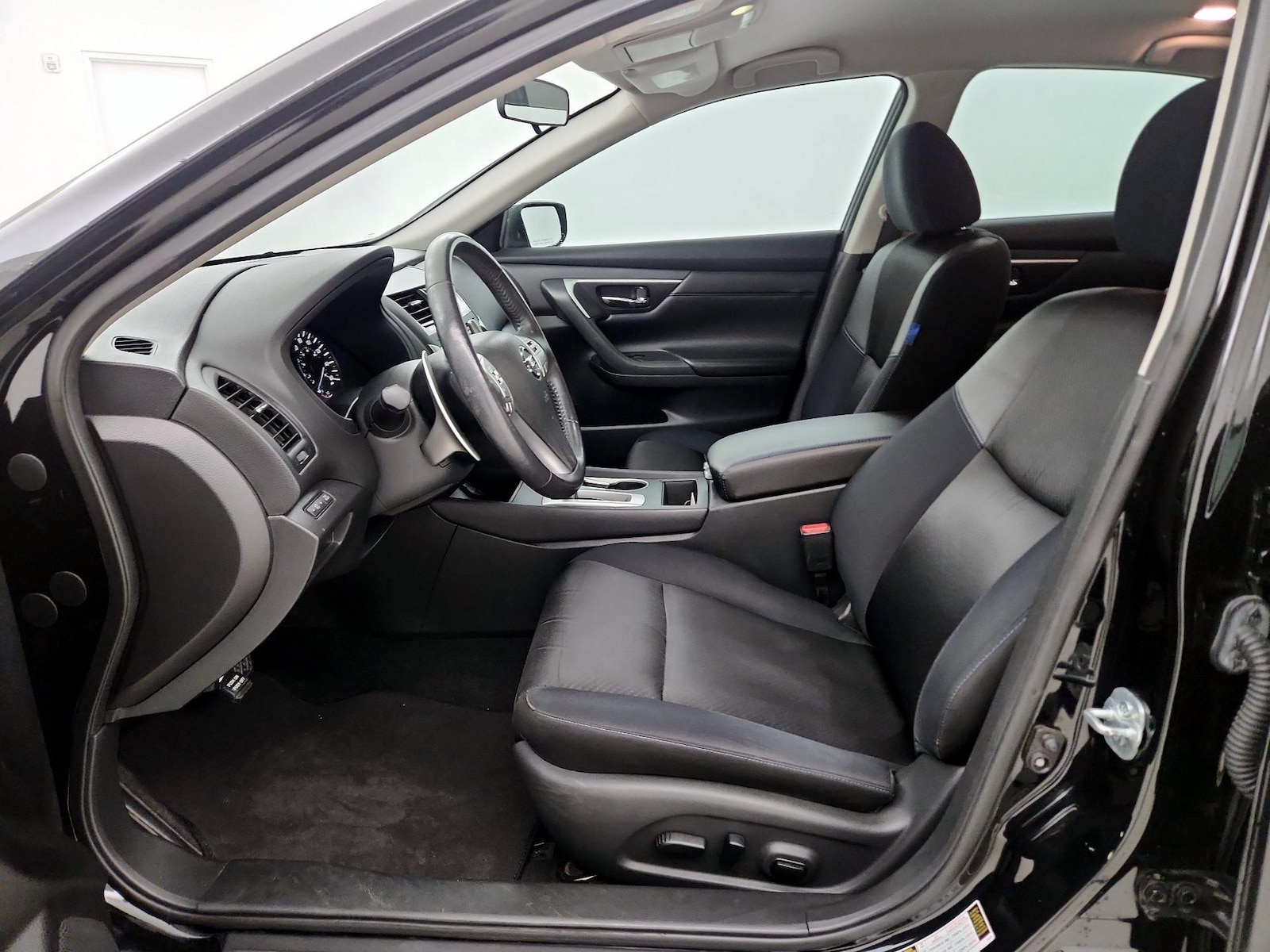 2017 Nissan Altima SR - Photo 11