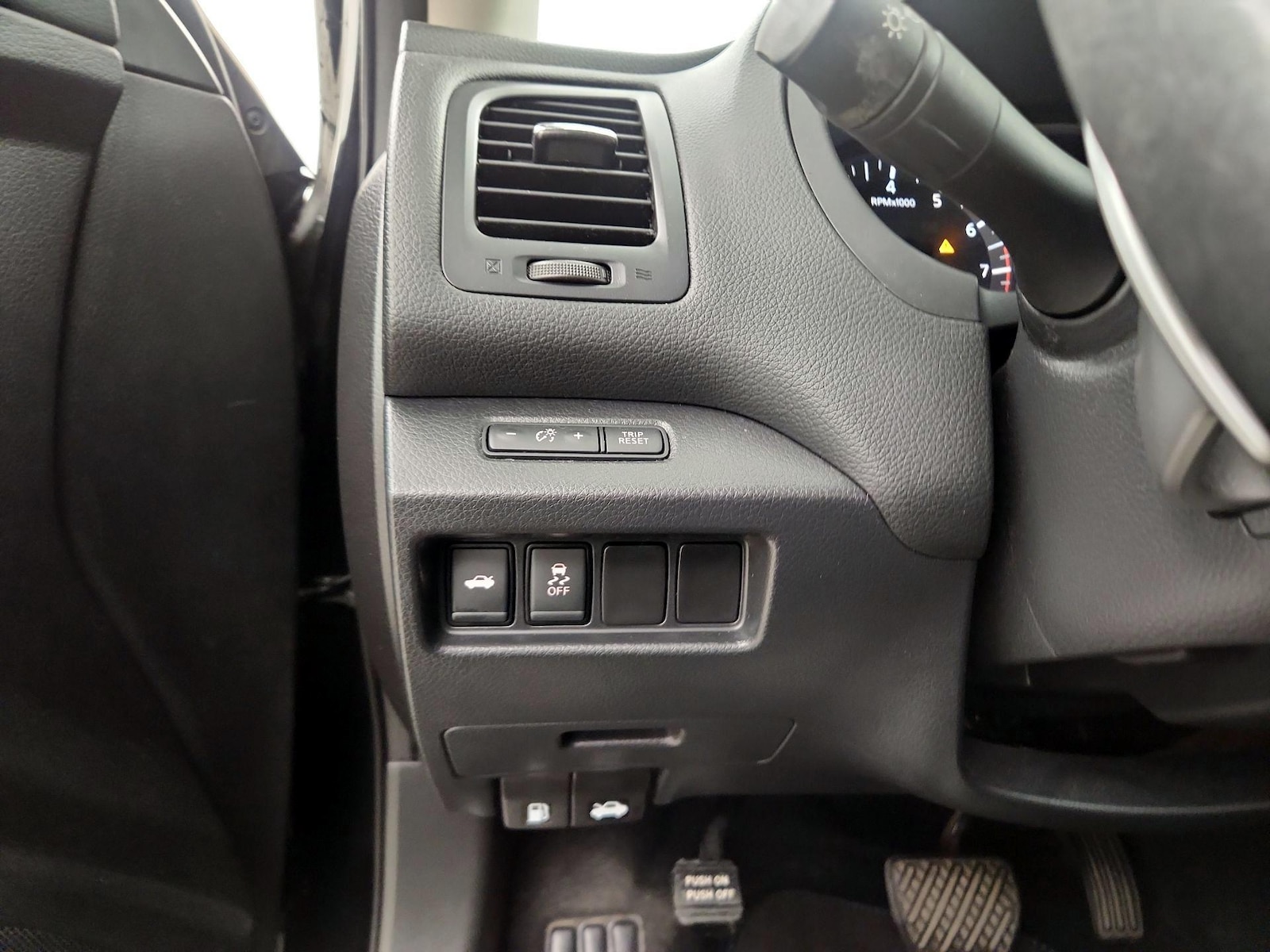 2017 Nissan Altima SR - Photo 13