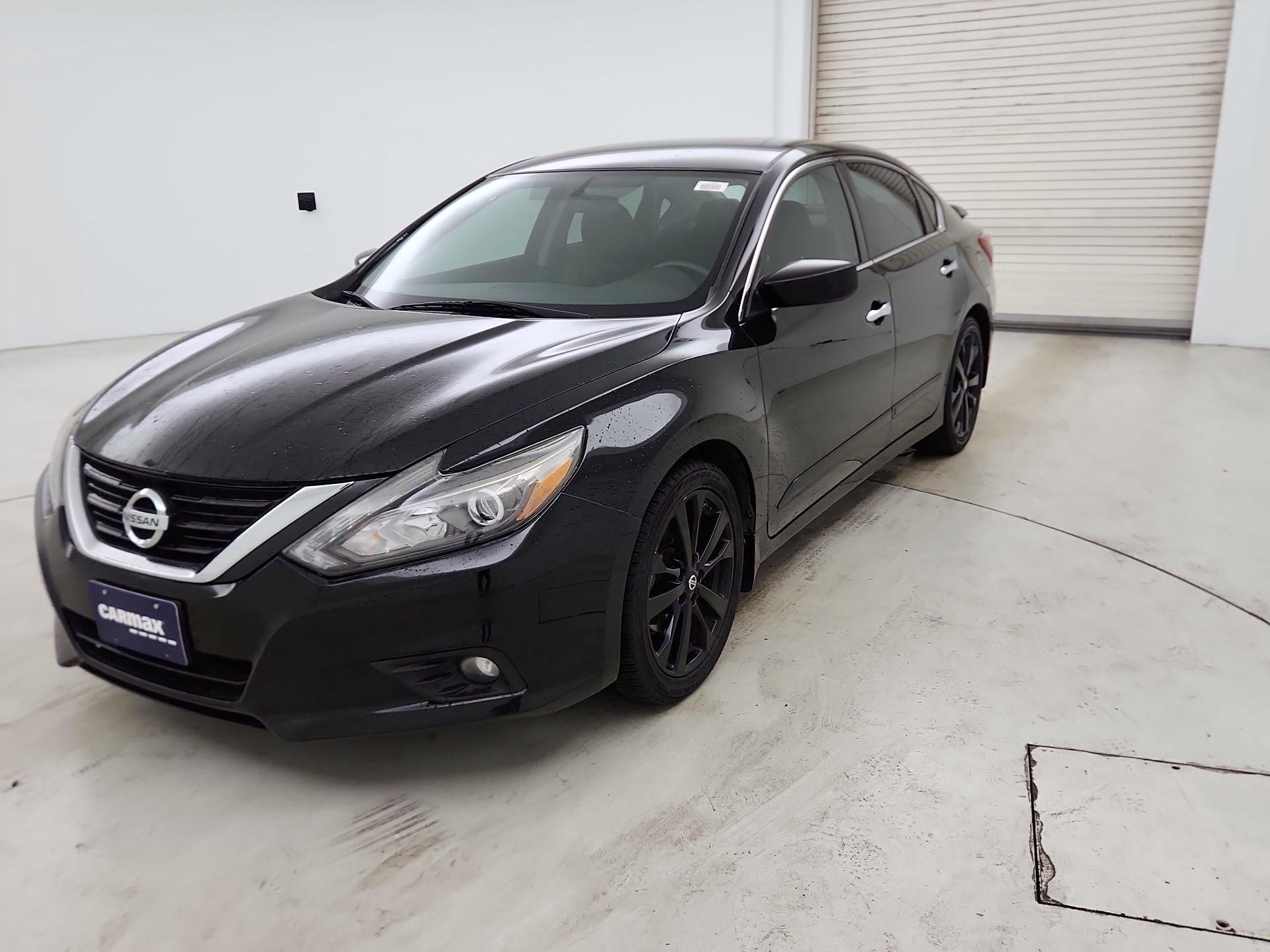 Thumbnail: 2017 Nissan Altima - 3