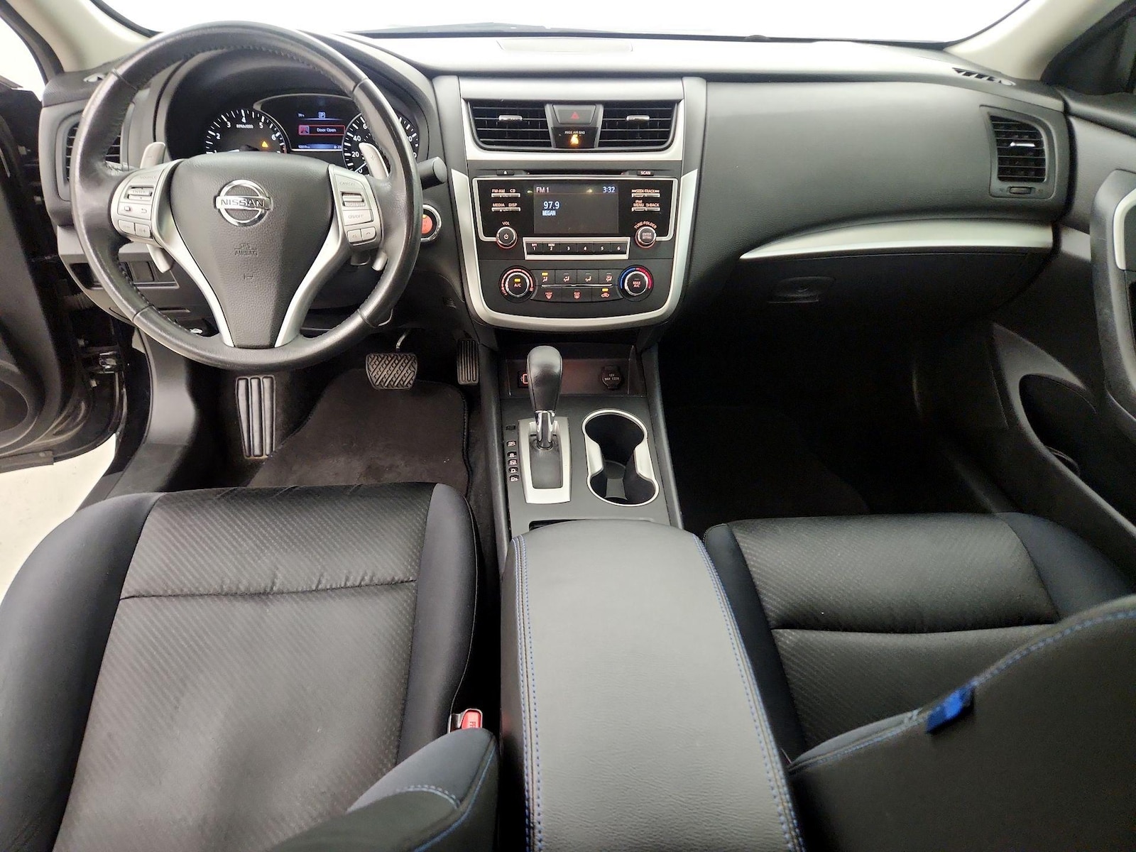2017 Nissan Altima SR - Photo 9