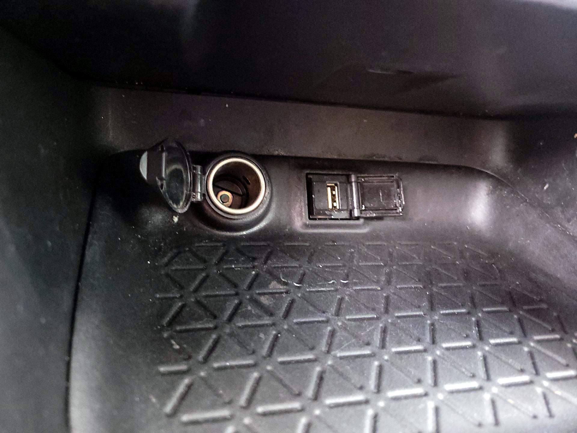 Thumbnail: 2021 Toyota RAV4 - 16