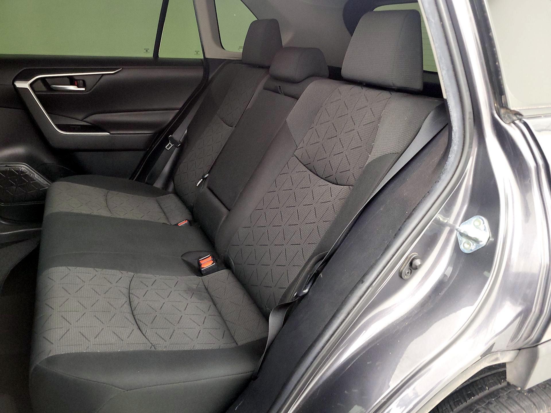 Thumbnail: 2021 Toyota RAV4 - 17