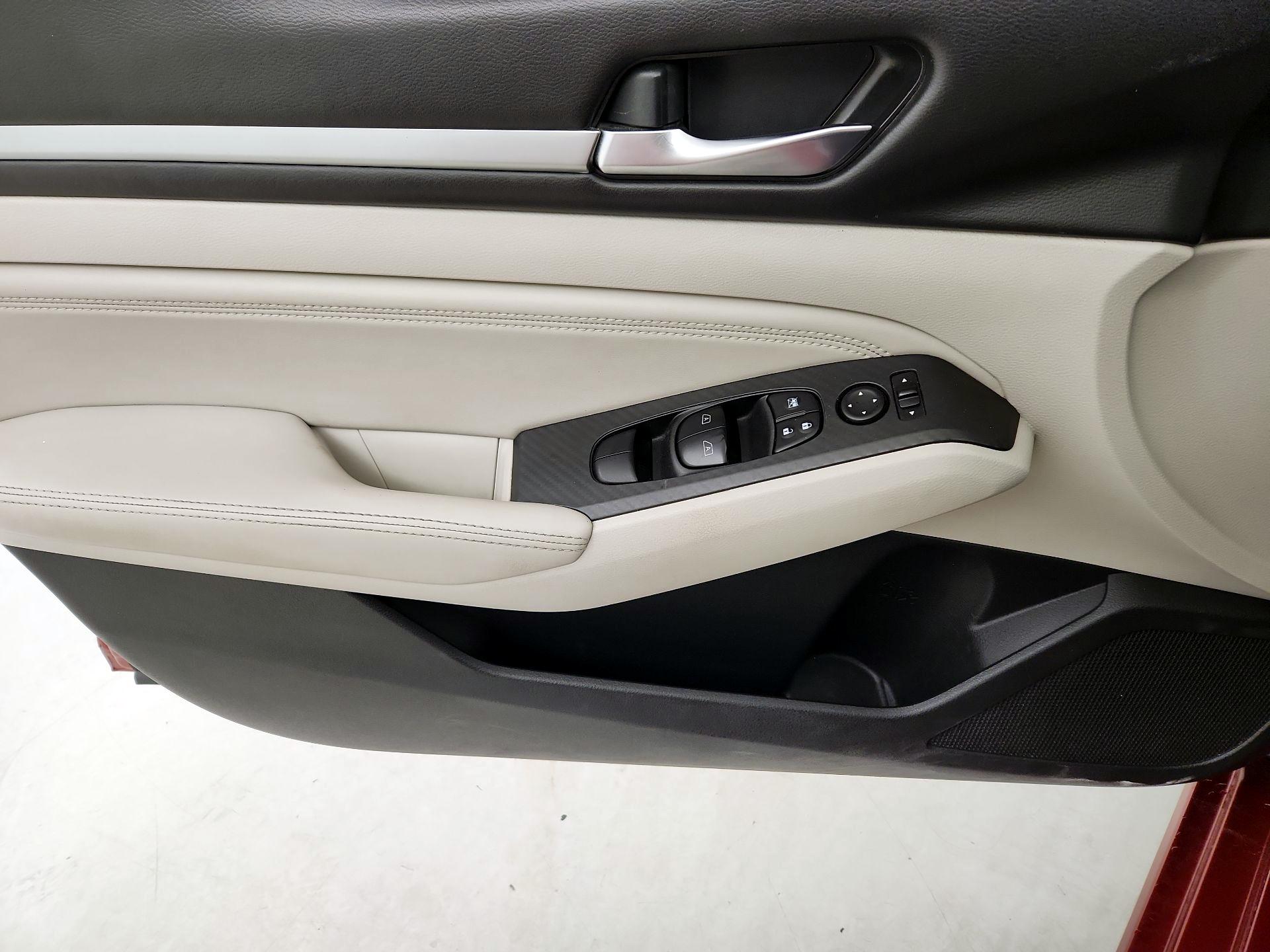 Thumbnail: 2019 Nissan Altima - 12