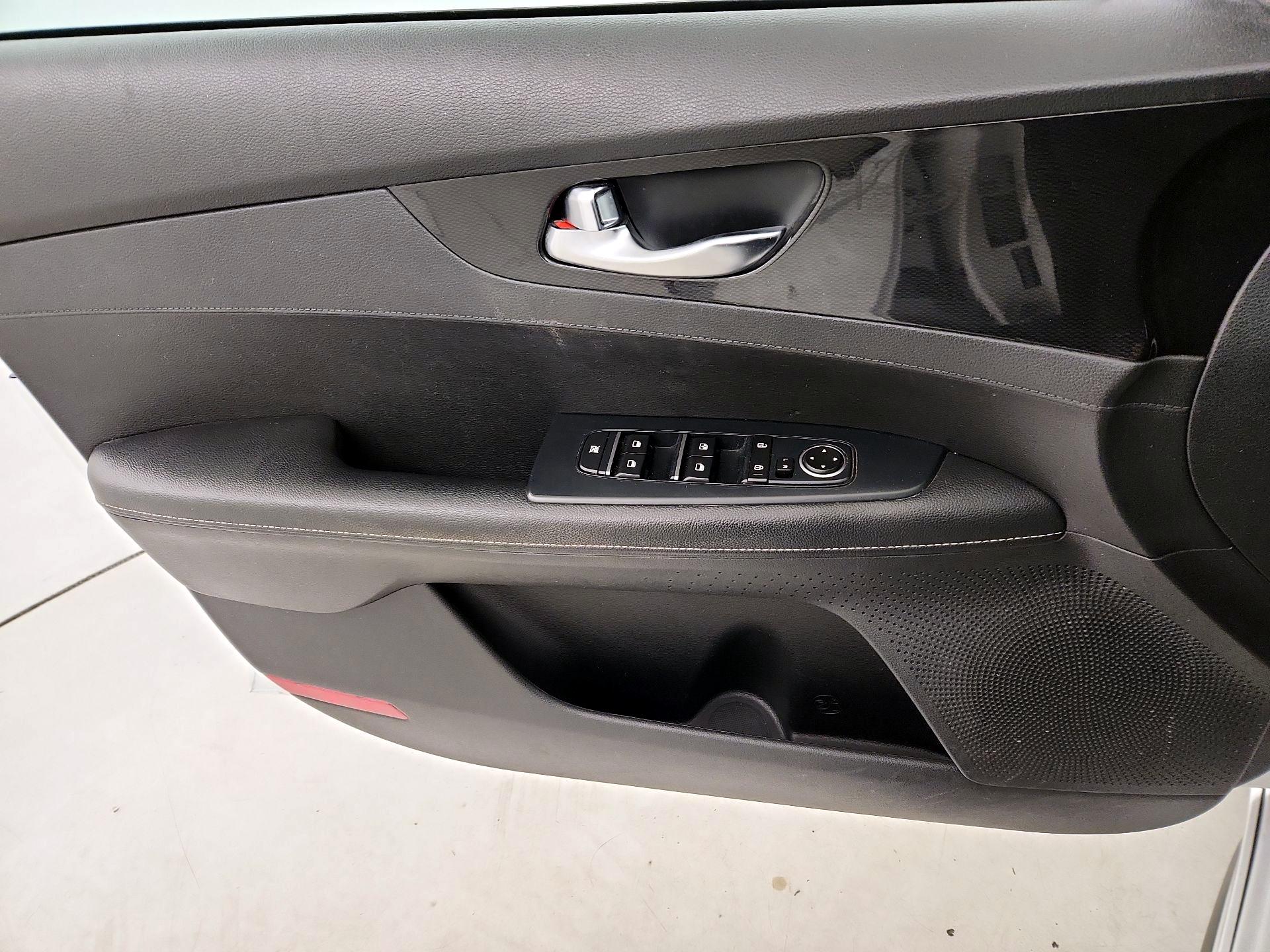 Thumbnail: 2021 Kia Forte - 12