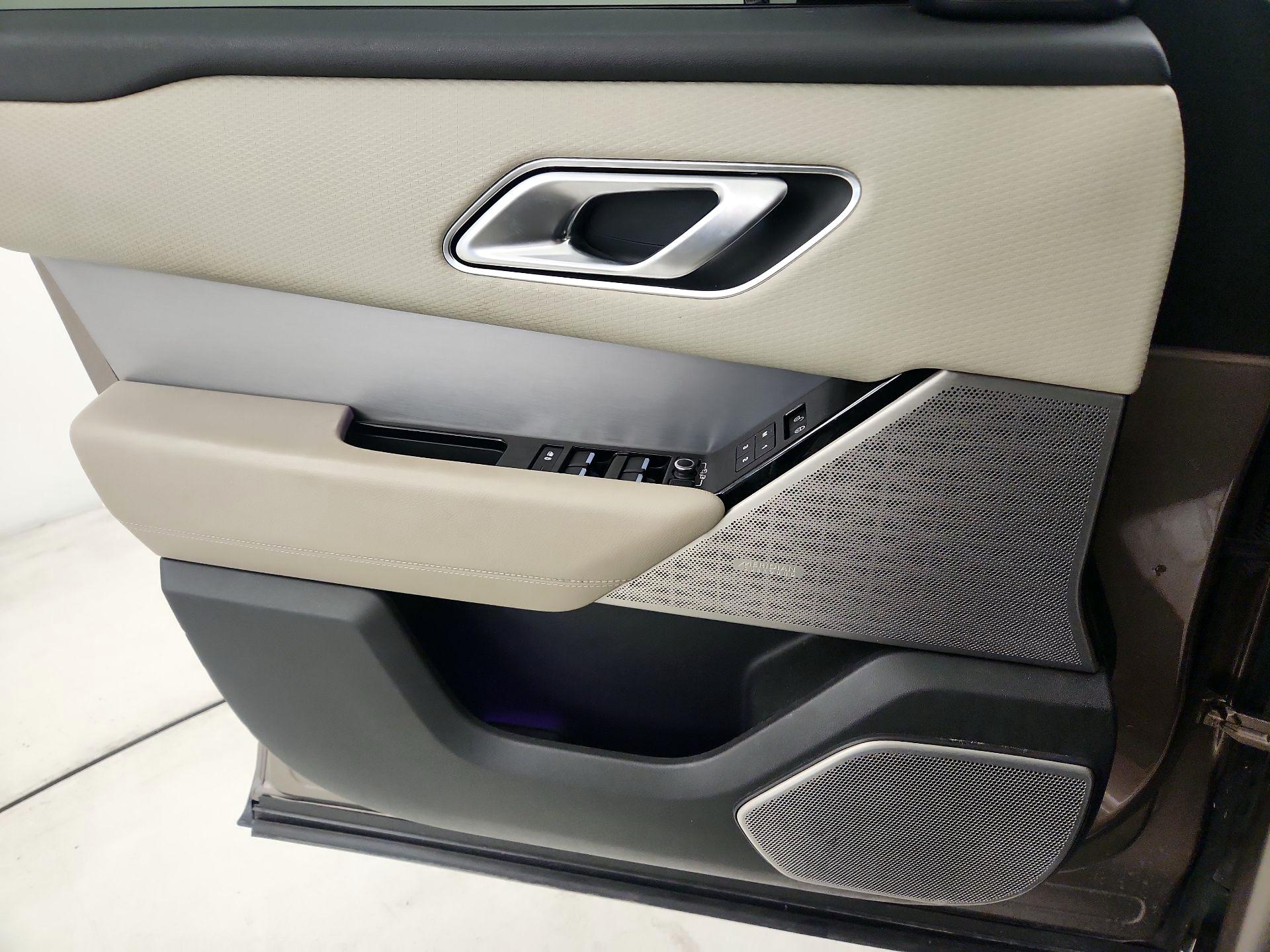 Thumbnail: 2019 Land Rover Range Rover Velar - 12