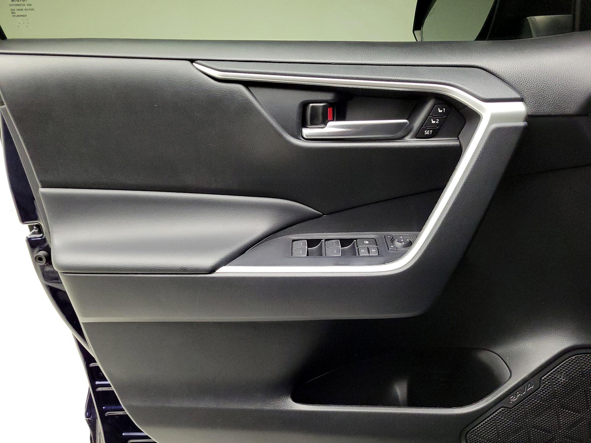 Thumbnail: 2023 Toyota RAV4 - 10