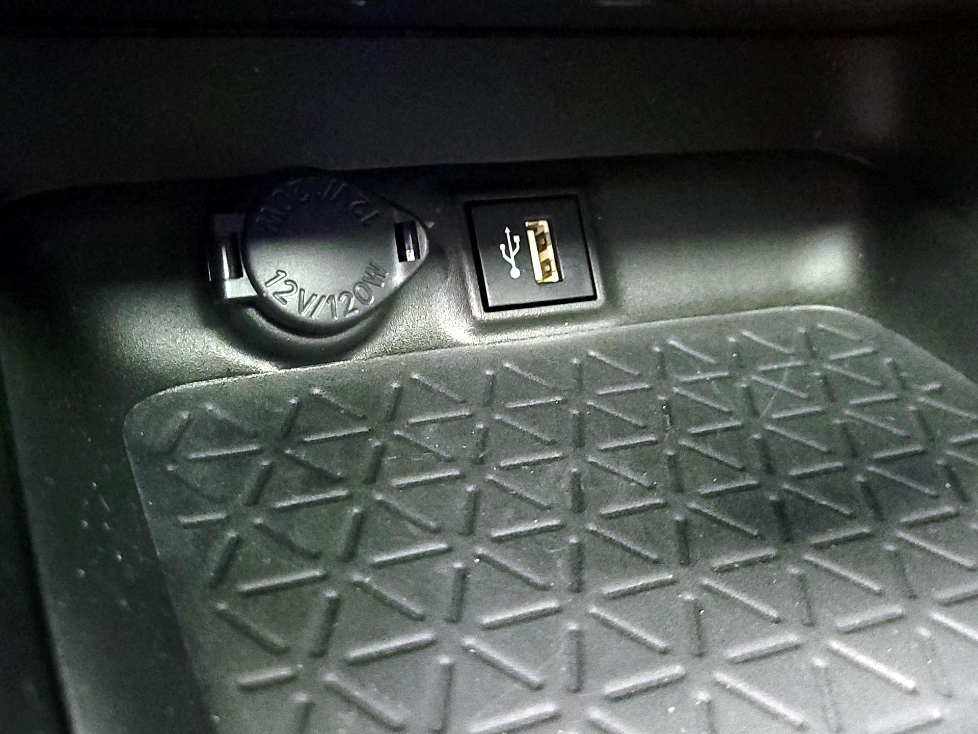 Thumbnail: 2023 Toyota RAV4 - 17