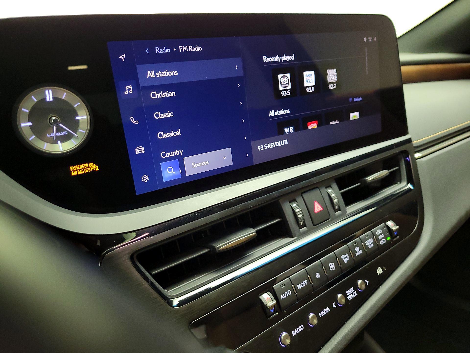 Thumbnail: 2023 Lexus ES - 16