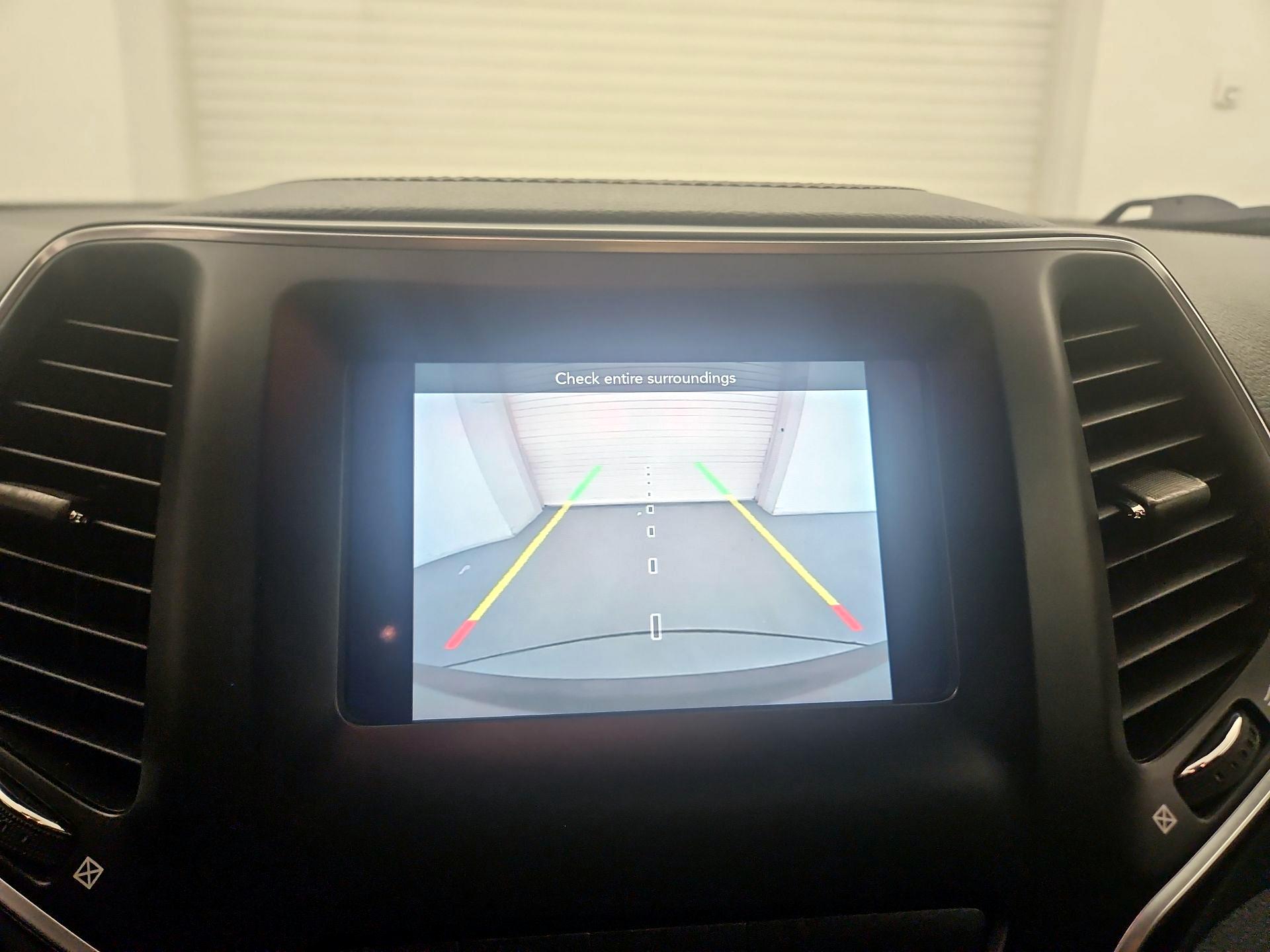 Thumbnail: 2019 Jeep Cherokee - 14