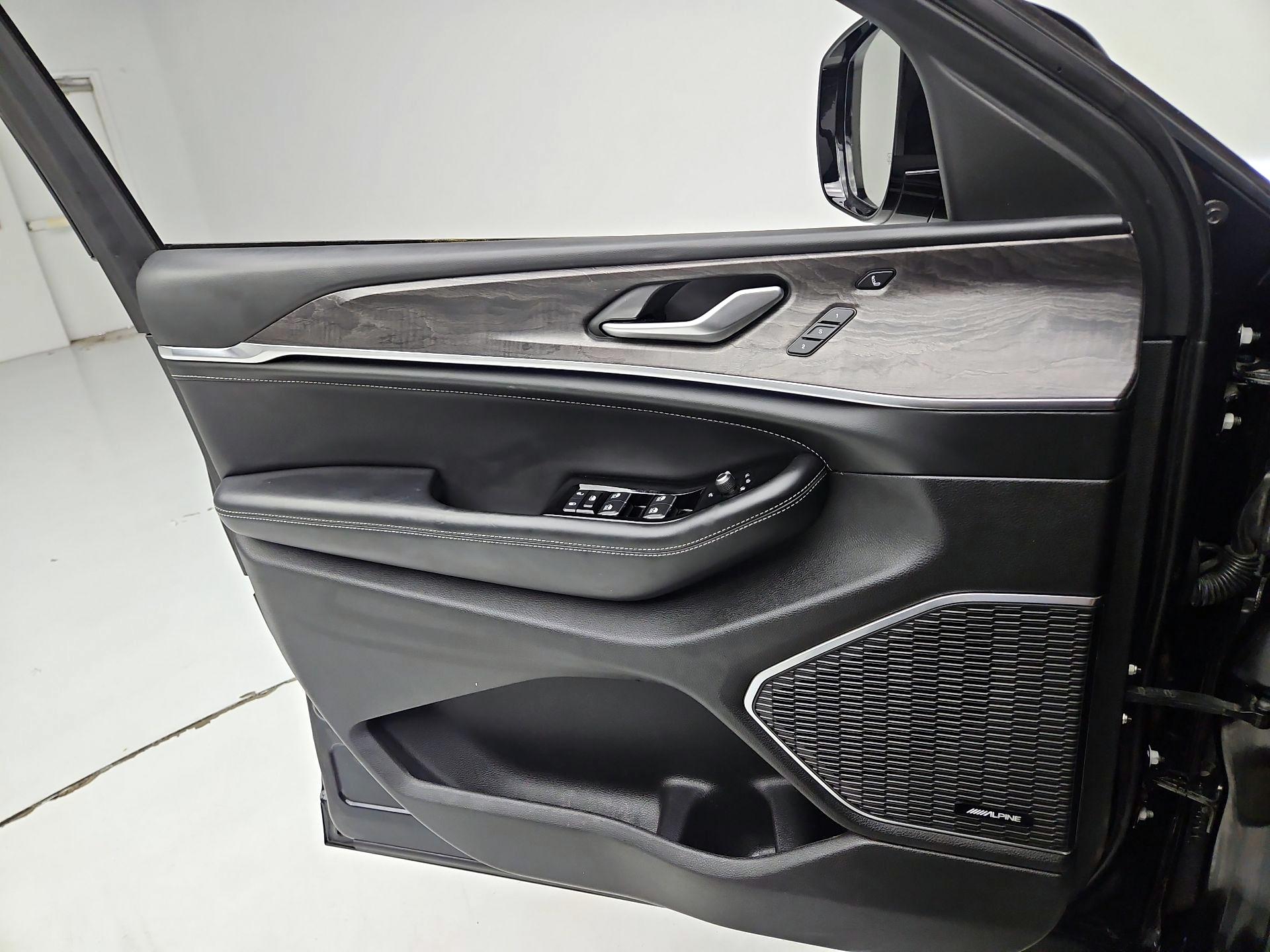 Thumbnail: 2023 Jeep Grand Cherokee - 12