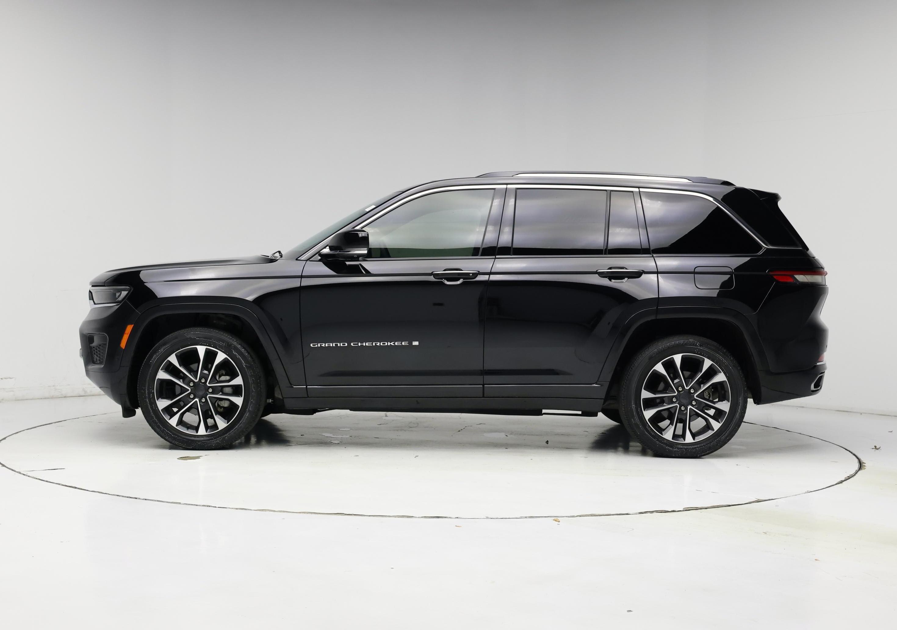 Thumbnail: 2023 Jeep Grand Cherokee - 3
