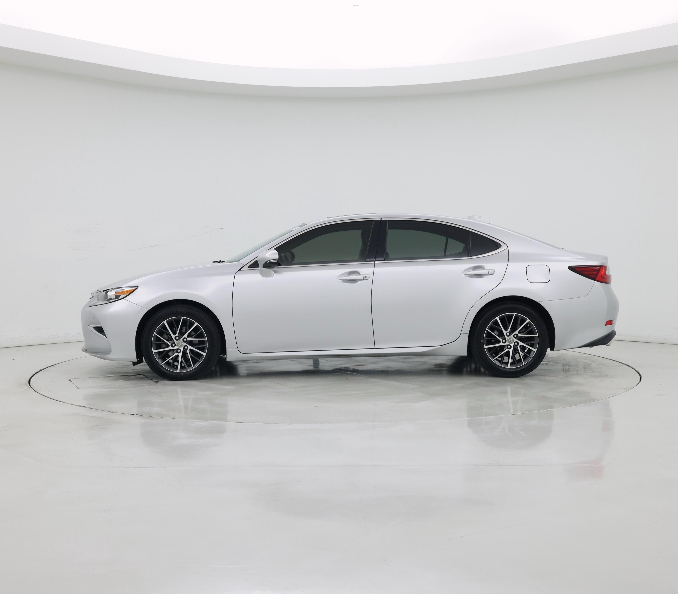 Thumbnail: 2016 Lexus ES - 3