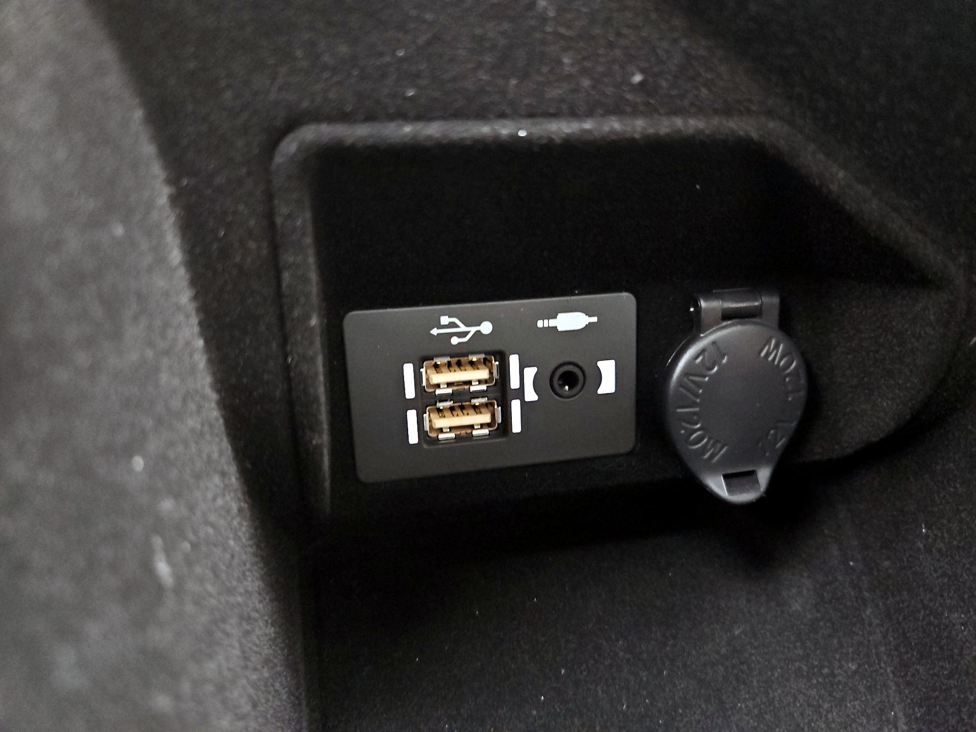 Thumbnail: 2025 Lexus IS - 18