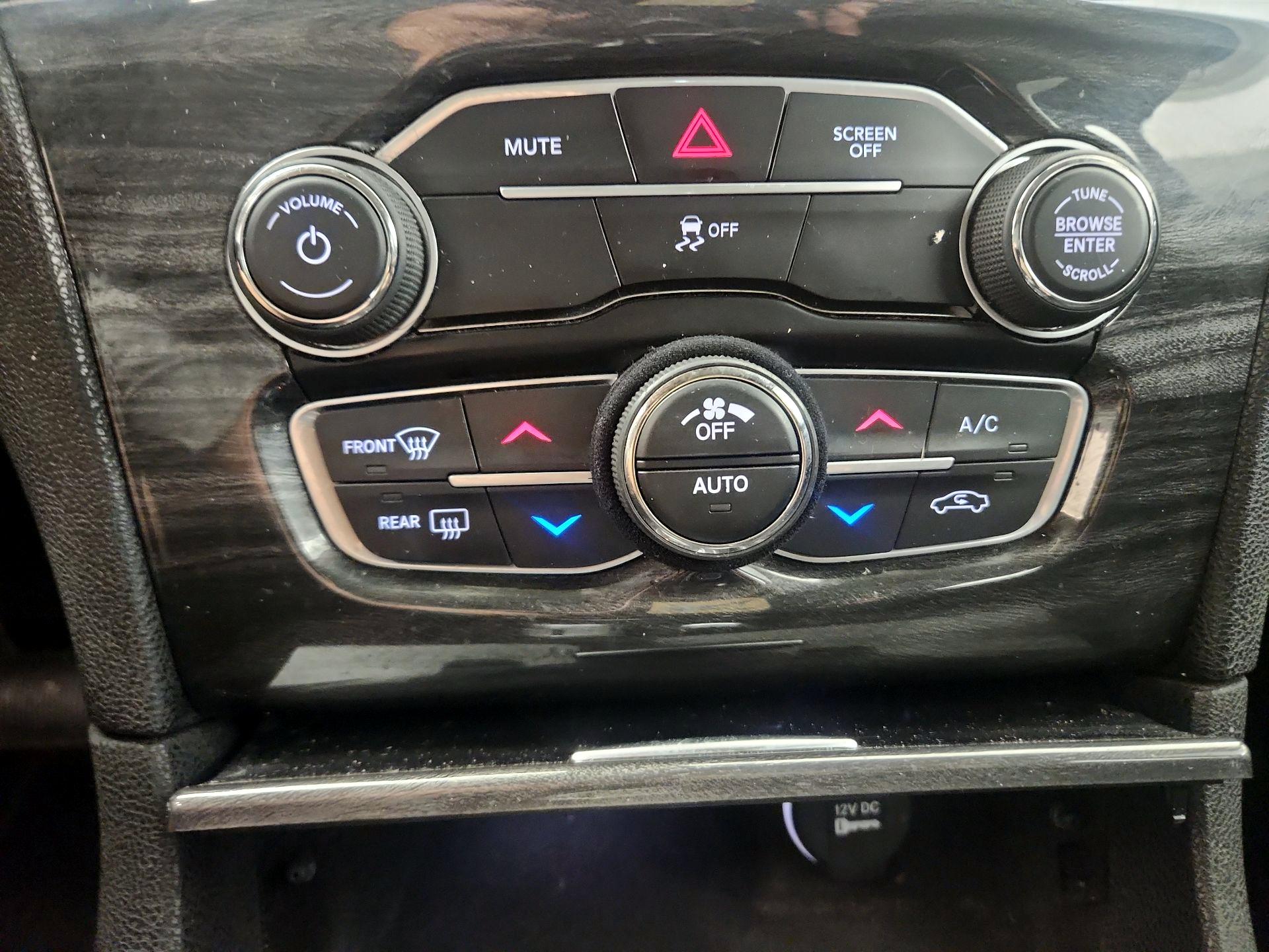 Thumbnail: 2021 Chrysler 300 - 14