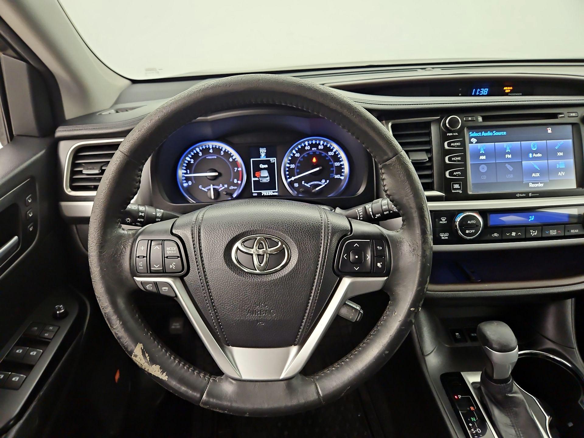 Thumbnail: 2015 Toyota Highlander - 10