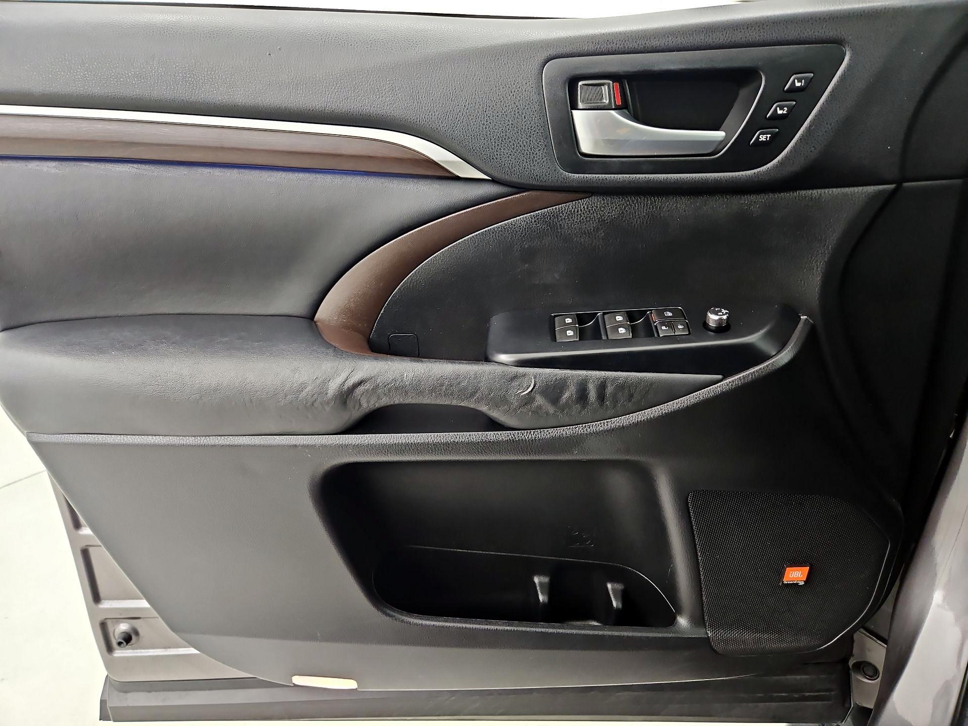 Thumbnail: 2015 Toyota Highlander - 12