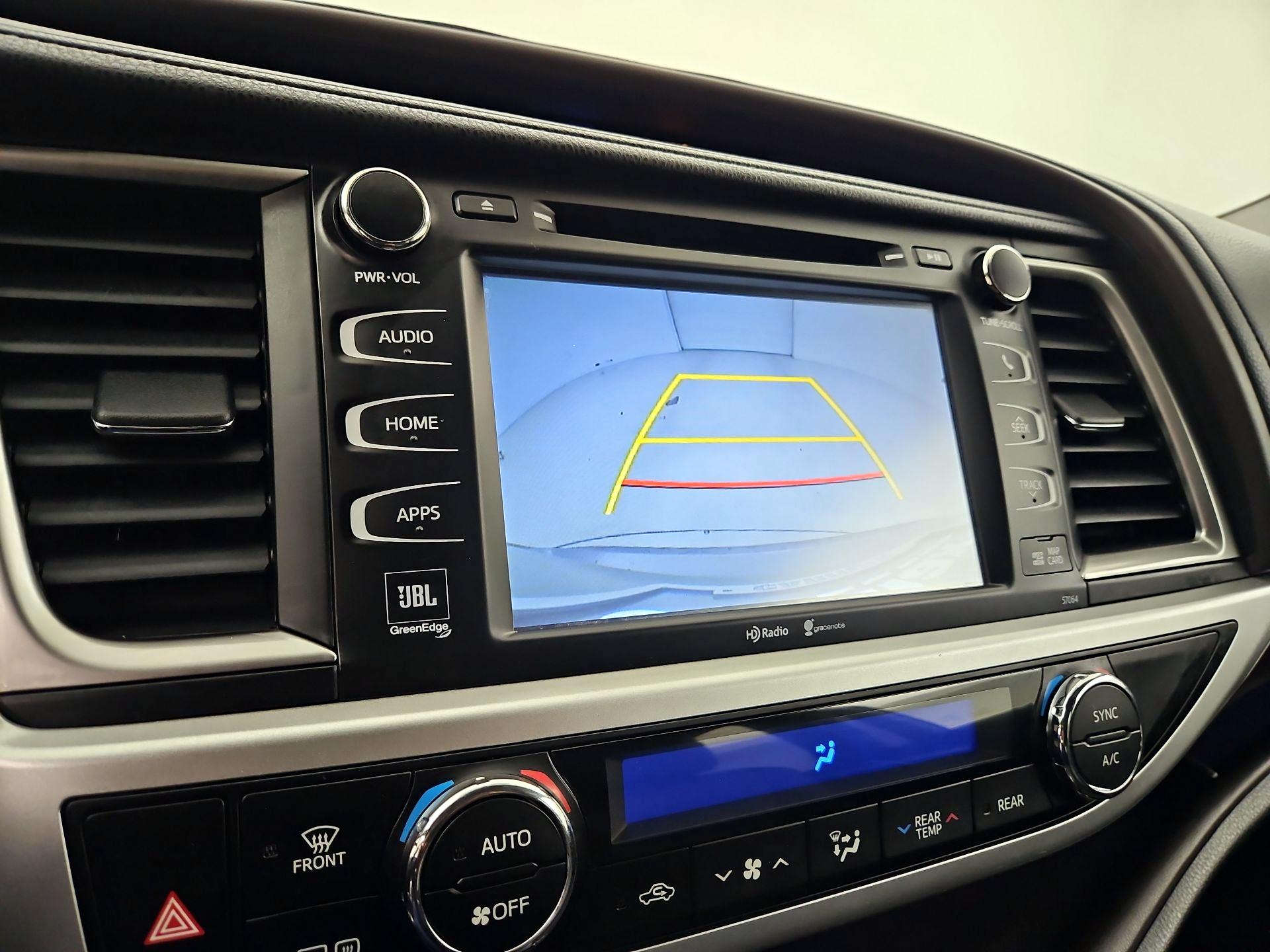 Thumbnail: 2015 Toyota Highlander - 14