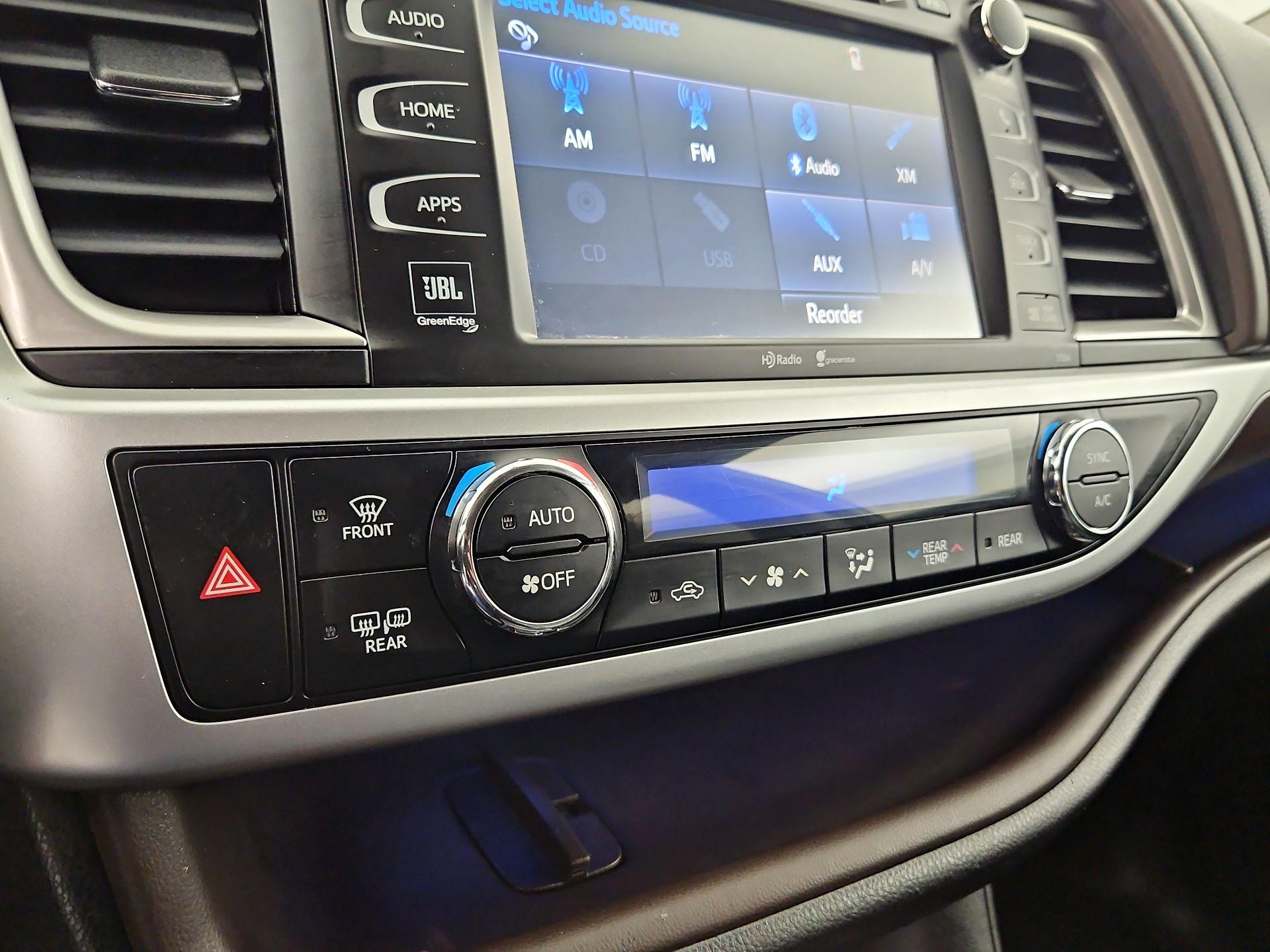 Thumbnail: 2015 Toyota Highlander - 16