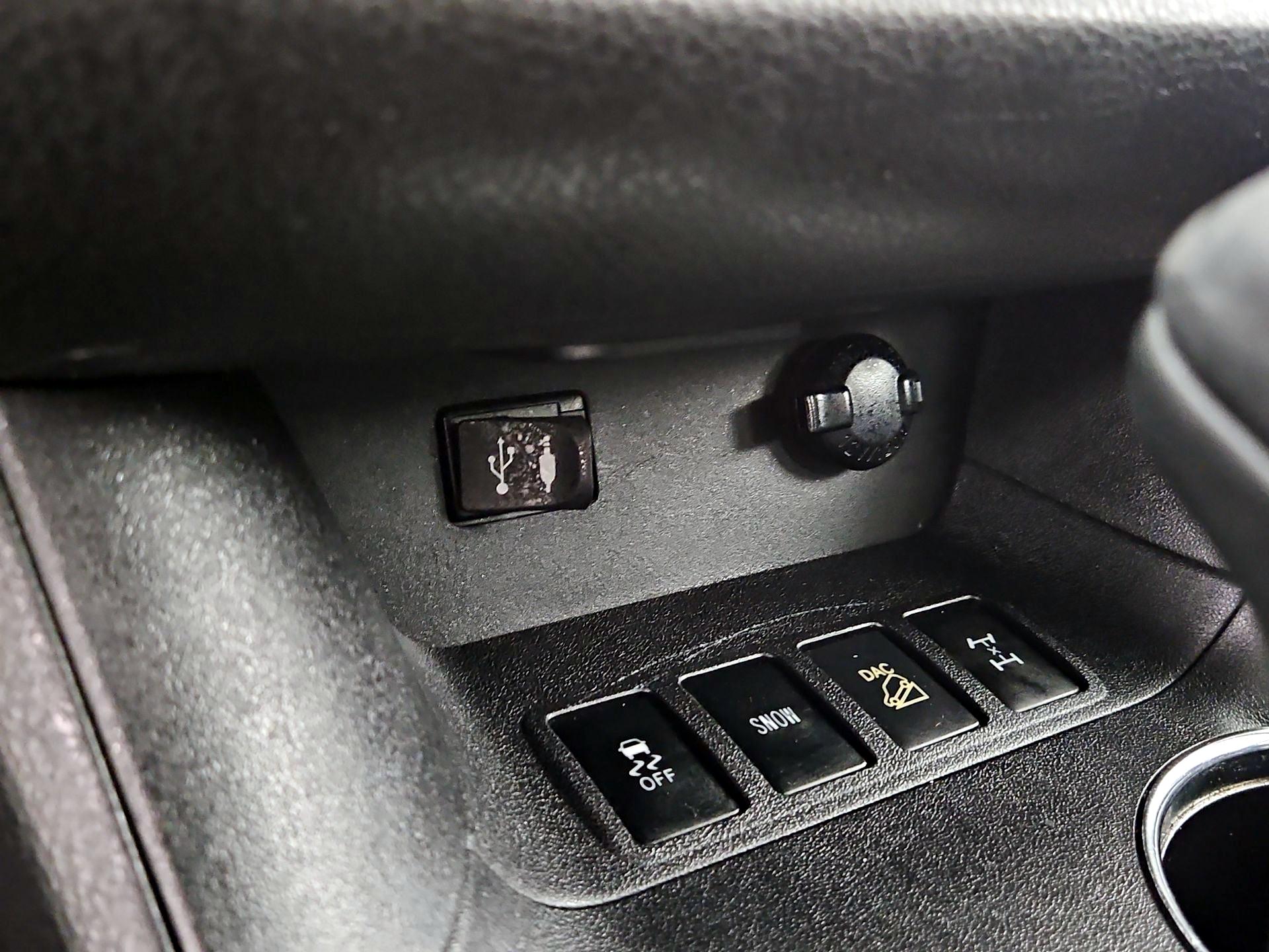 Thumbnail: 2015 Toyota Highlander - 18