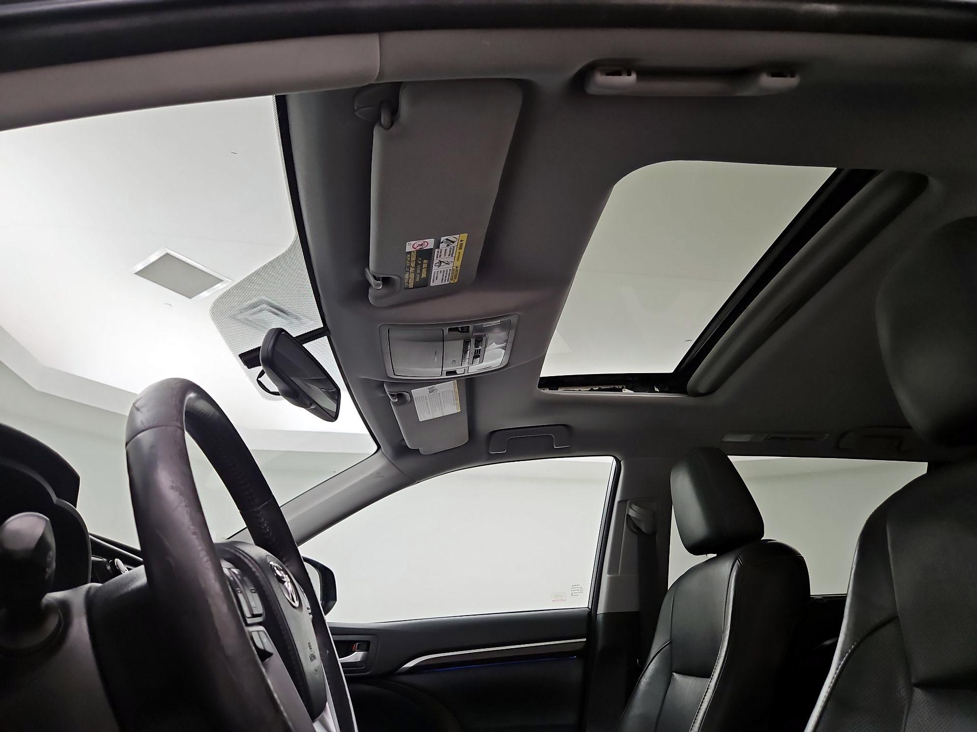 Thumbnail: 2015 Toyota Highlander - 19