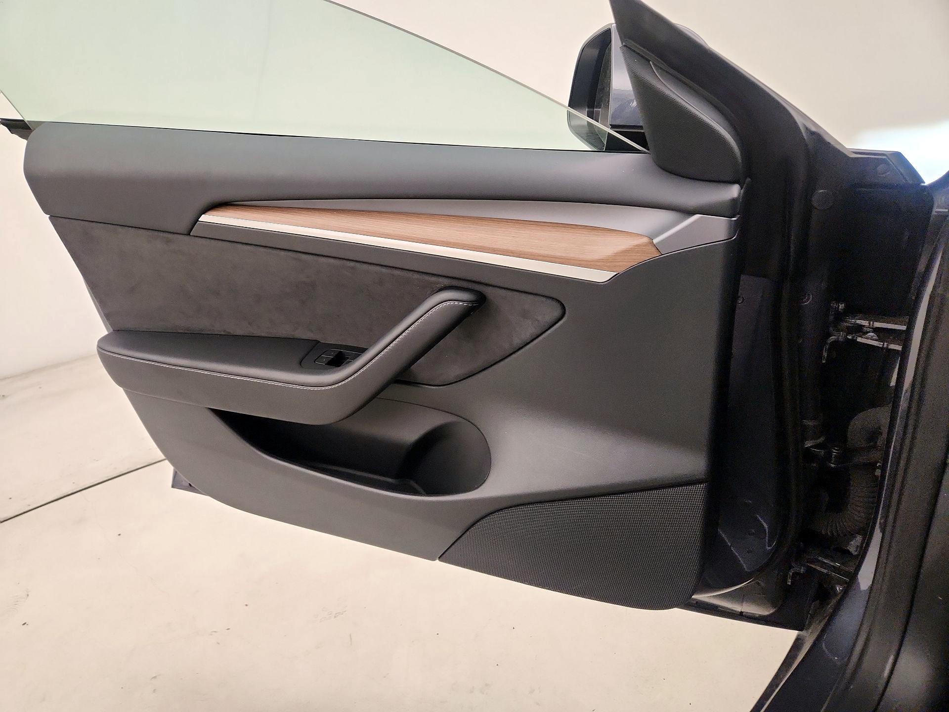 Thumbnail: 2023 Tesla Model 3 - 12